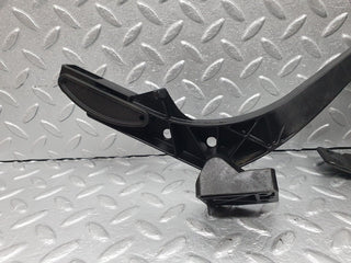 41787 Mercedes-Benz W202 C200 Accelerator Pedal With Linkage 1243011320 220301001 1293010382