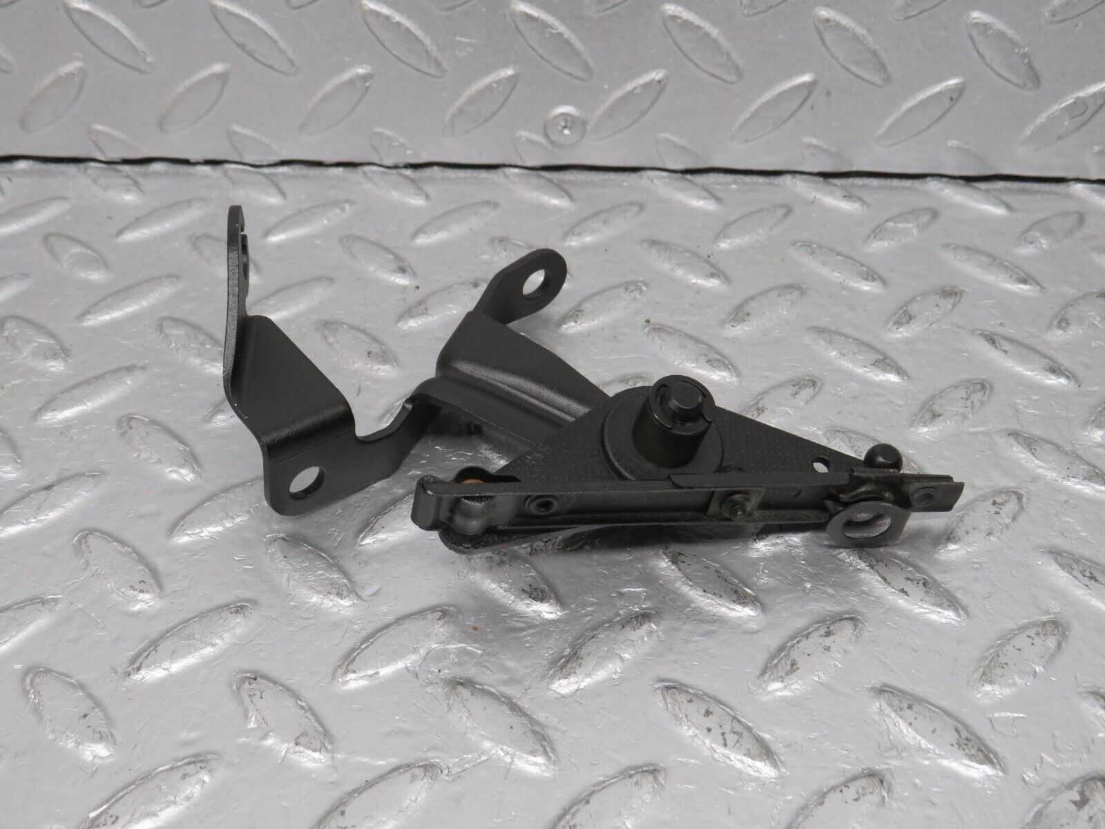 39261 Mercedes-Benz R107 500SL Throttle Linkage