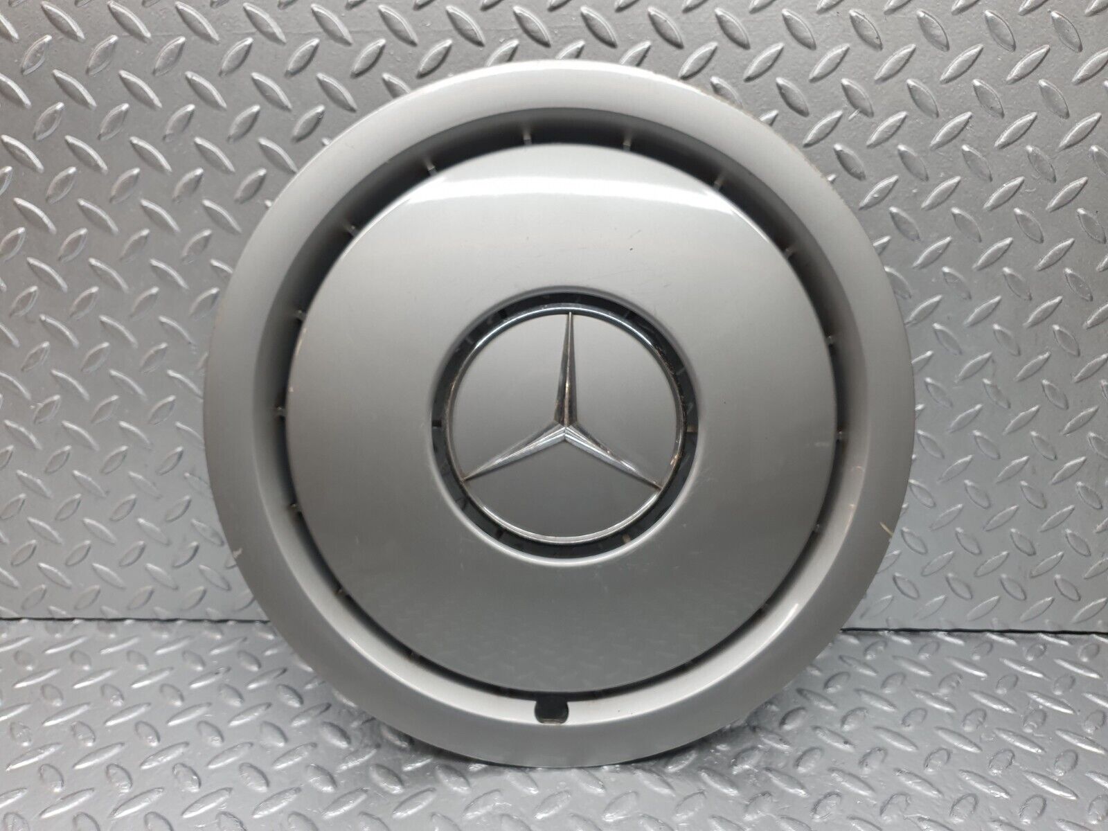 42879 Mercedes-Benz W201 190 2.0L Wheel Trim Hub Cap 14" 2014010324