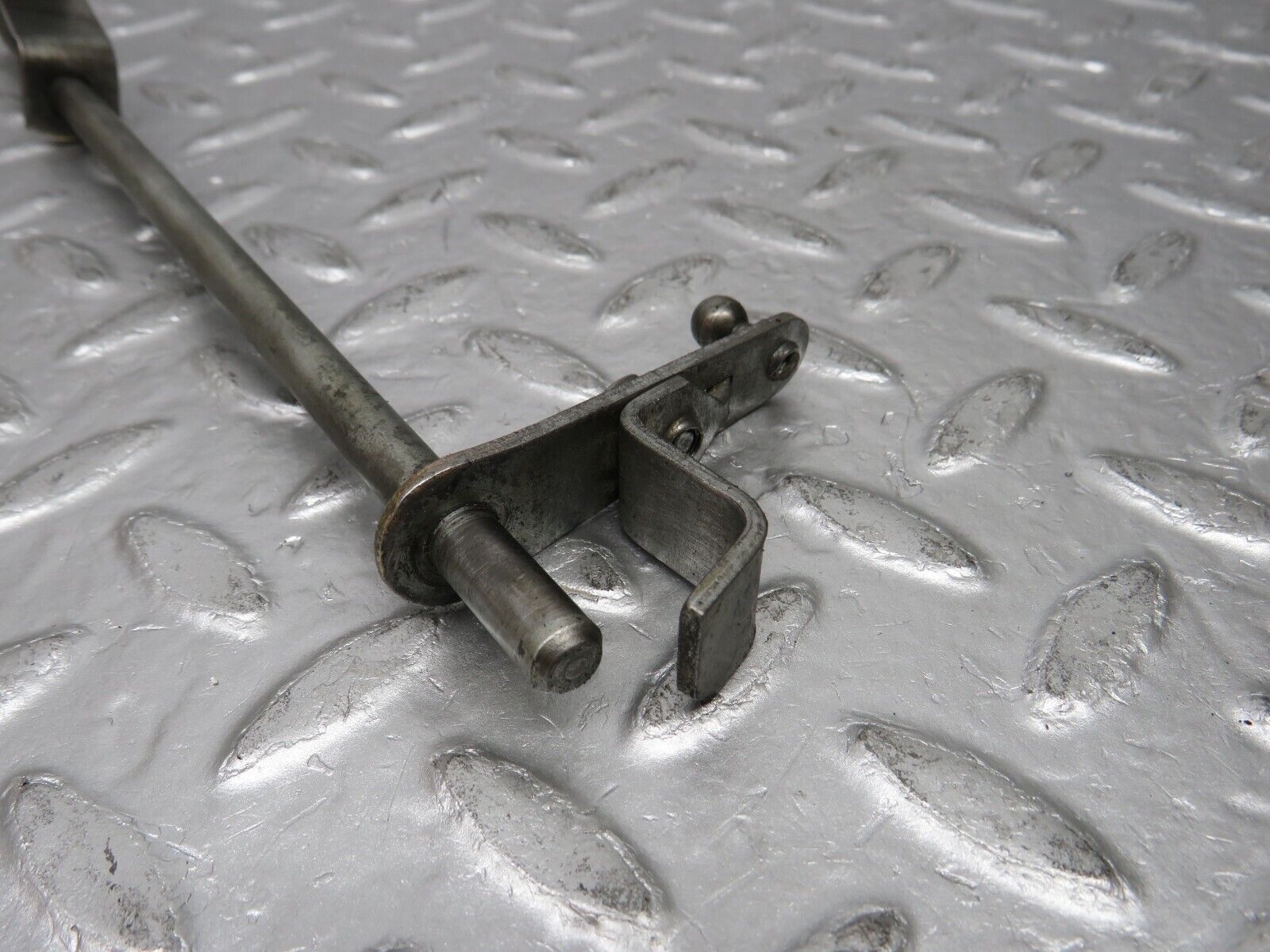 32784 Mercedes-Benz C107 R107 350 V8 Accelerator Pedal Linkage