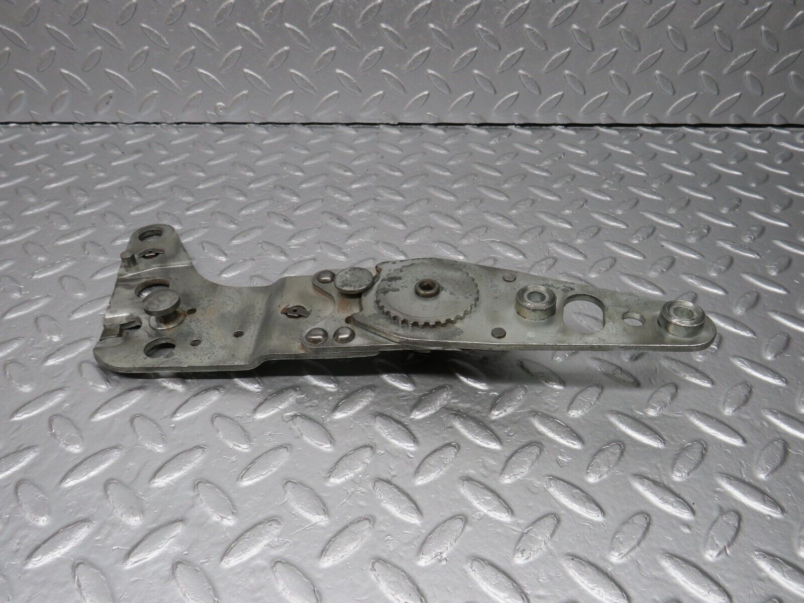 40015 Mercedes-Benz R107 350SL Front Right Seat Hinge 0009109285