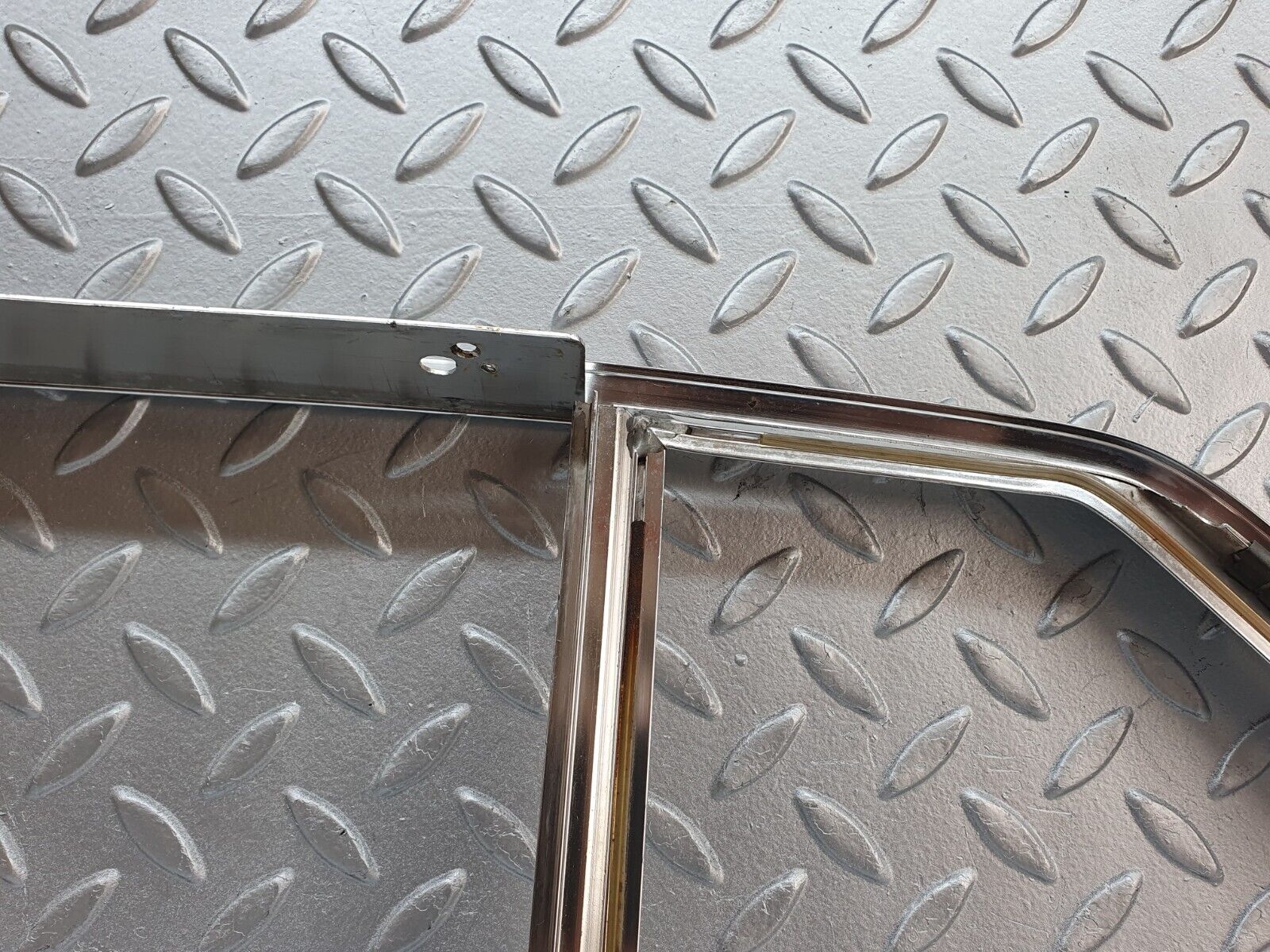 43053 Mercedes-Benz R107 Hardtop Side Window Chrome Moulding Trim Right