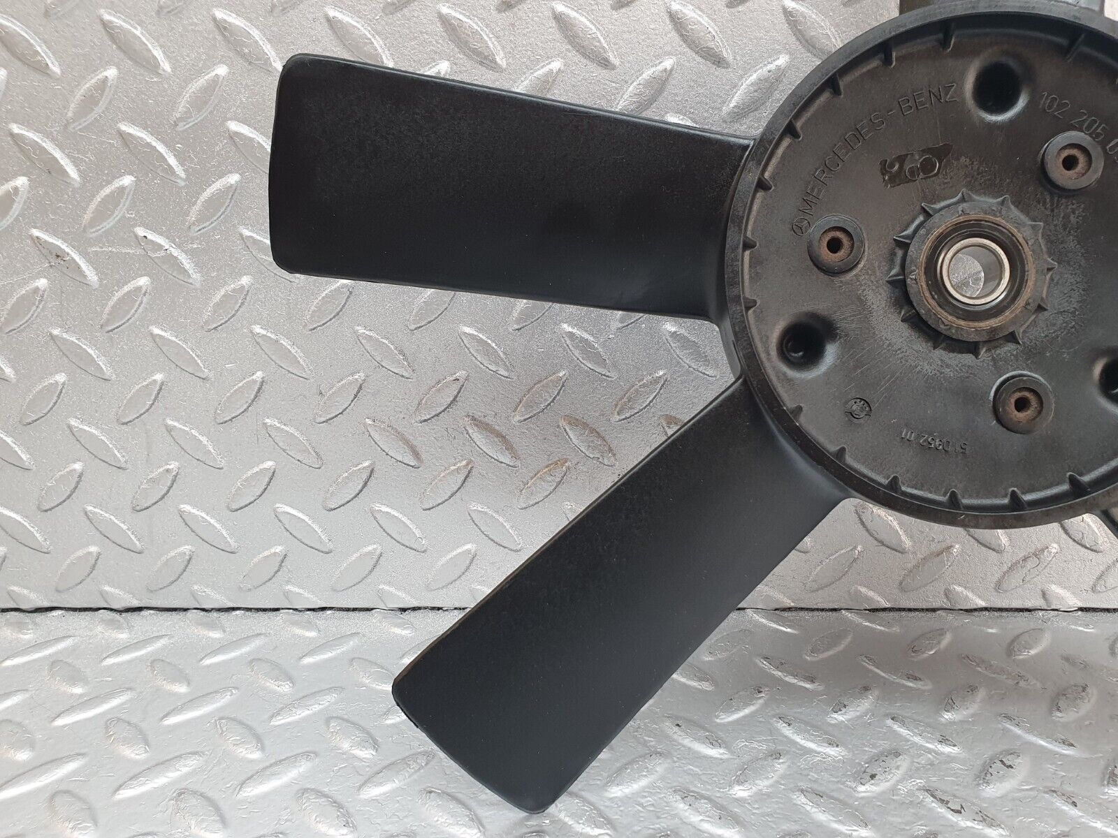 44038 Mercedes-Benz C123 230CE Coupe Engine Cooling Fan 1022050306