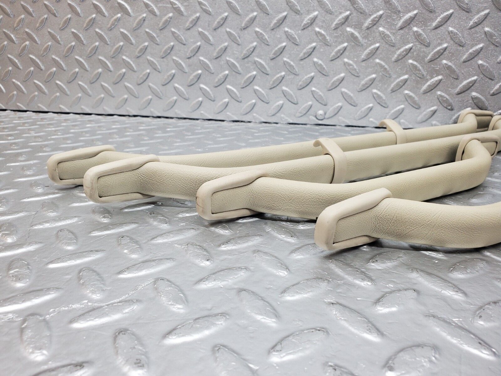 45795 Mercedes-Benz W126 420SE Interior Roof Grab Handle Beige