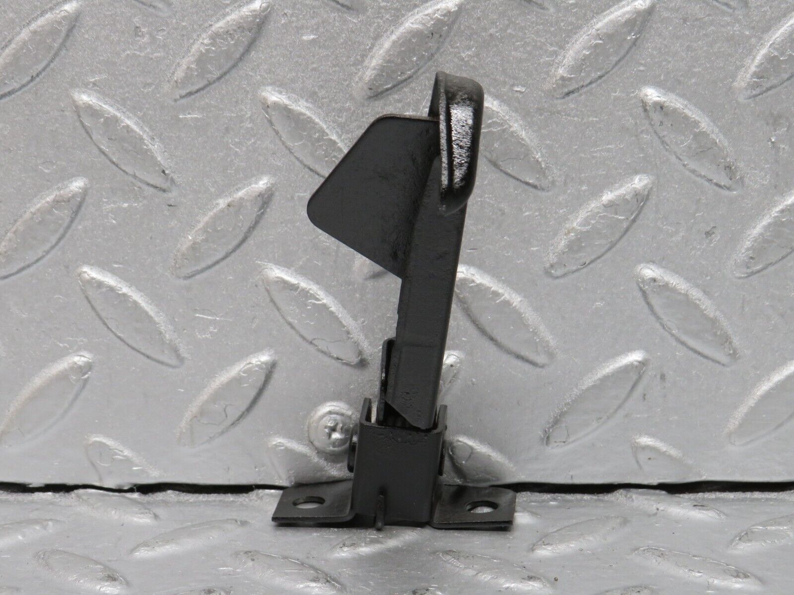 39252 Mercedes-Benz R107 500SL Bonnet Safety Latch