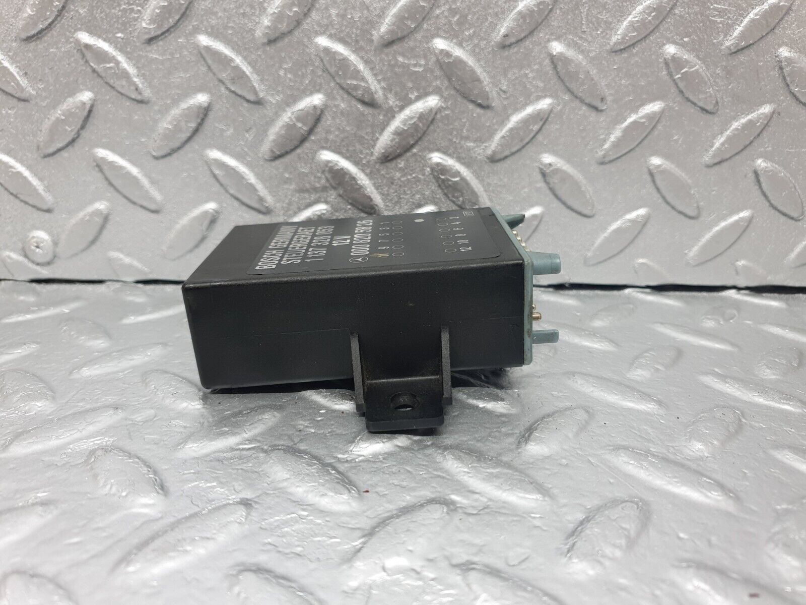 43521 Mercedes-Benz C126 380SEC Coupe Seat Belt Presenter Relay 0008205826