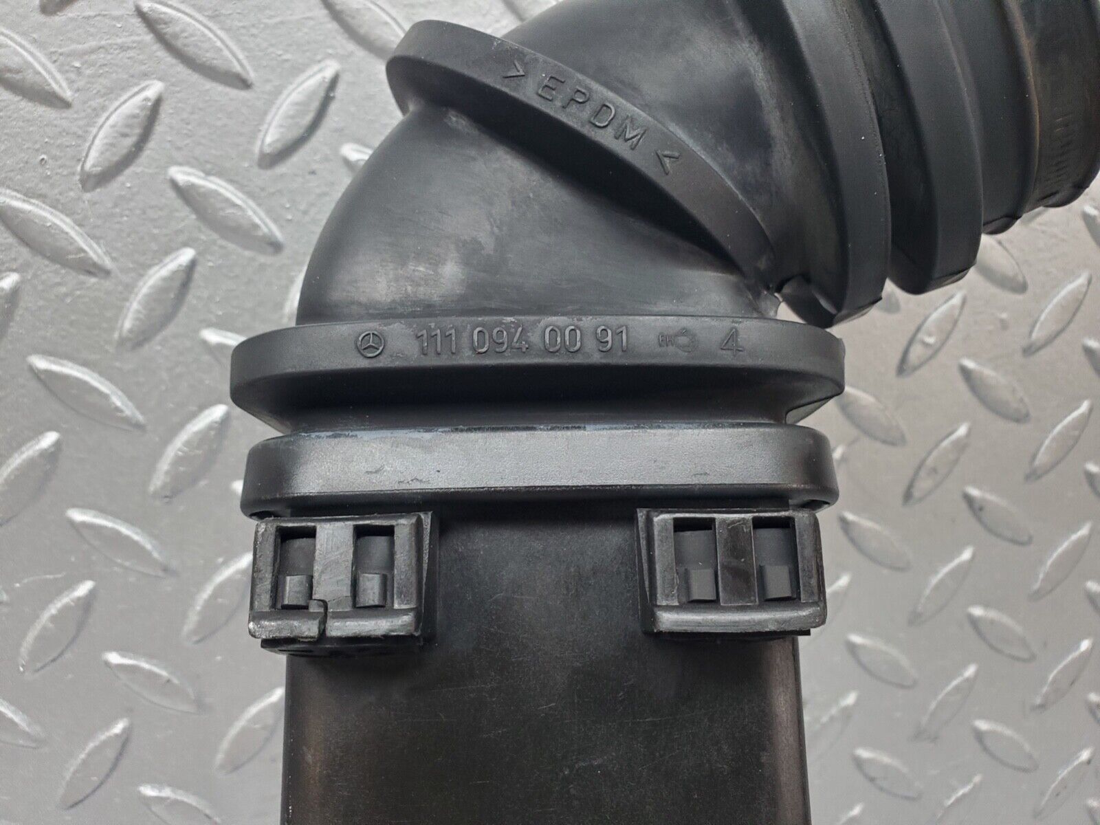 44588 Mercedes-Benz W124 220E Air Intake Pipe 1111400012 1110940091