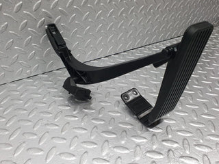 41787 Mercedes-Benz W202 C200 Accelerator Pedal With Linkage 1243011320 220301001 1293010382