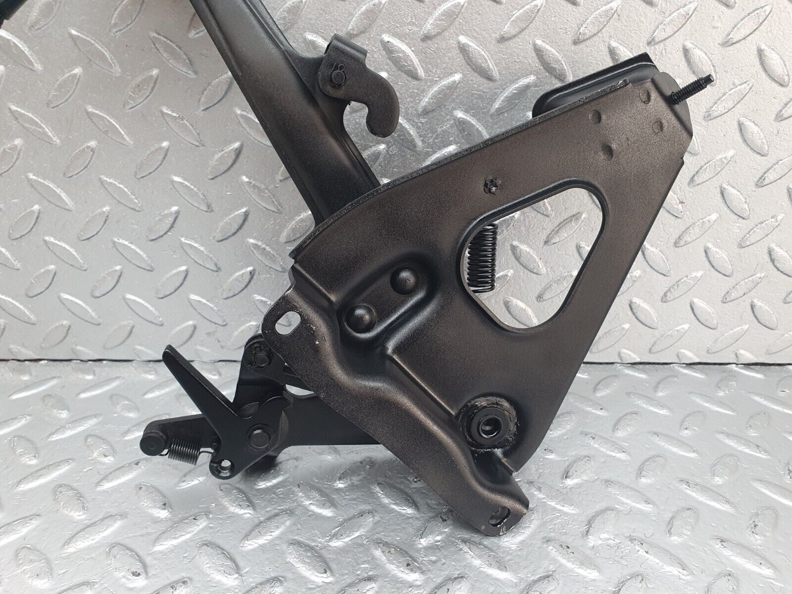 43827 Mercedes-Benz C126 380SEC Coupe Handbrake Regulator