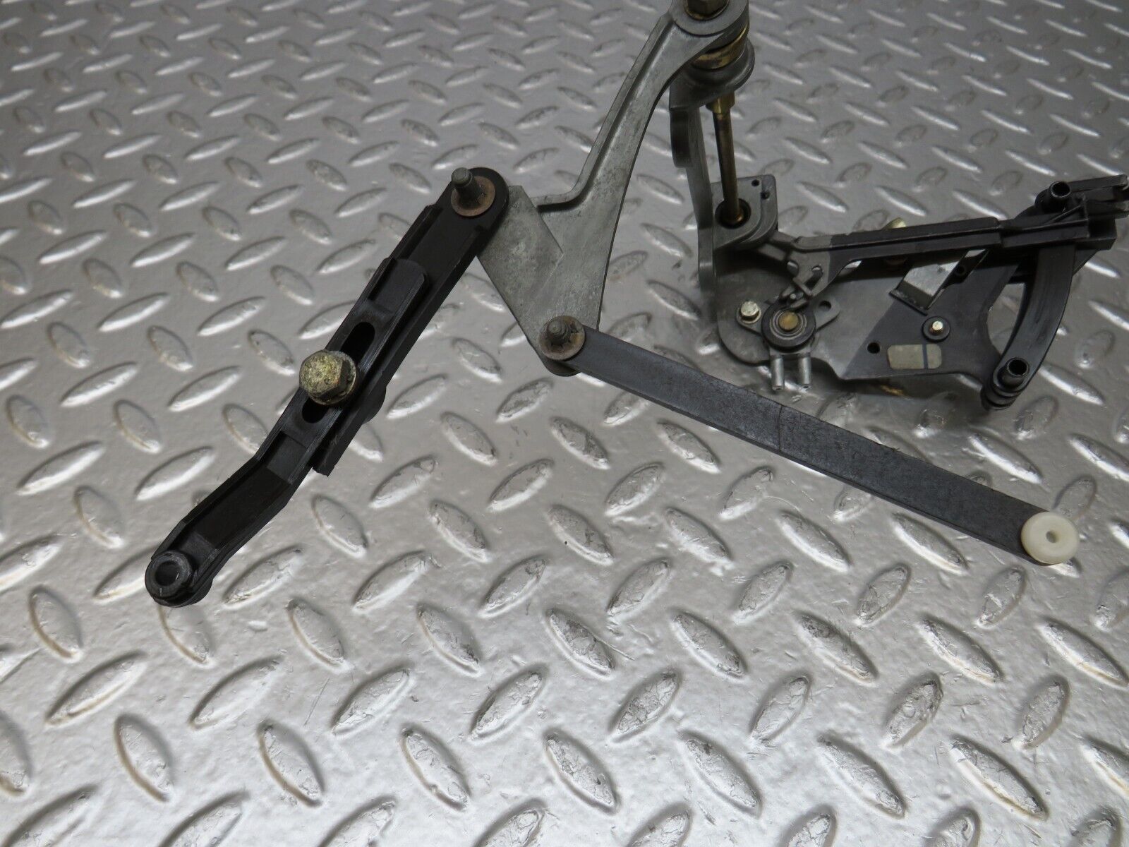 25099 Mercedes-Benz R107 C107 Heater Control Mechanism