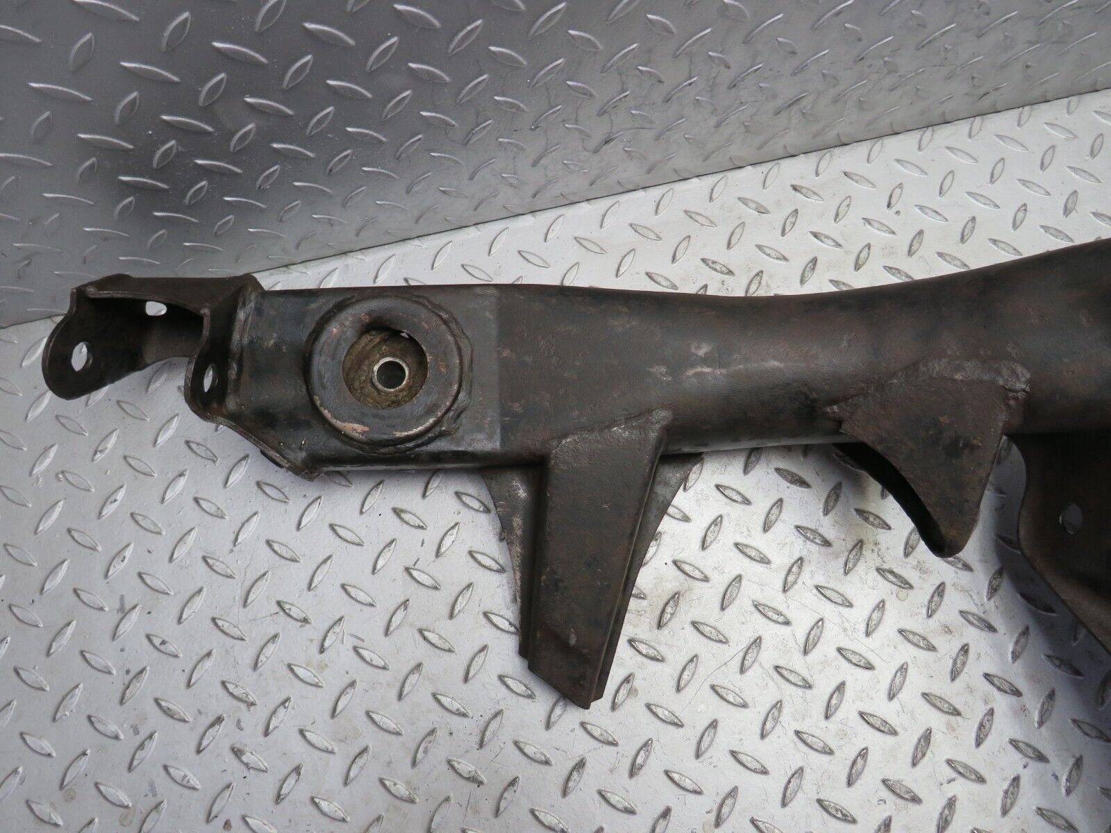 39968 Mercedes-Benz R107 350SL Rear Subframe Axle Carrier