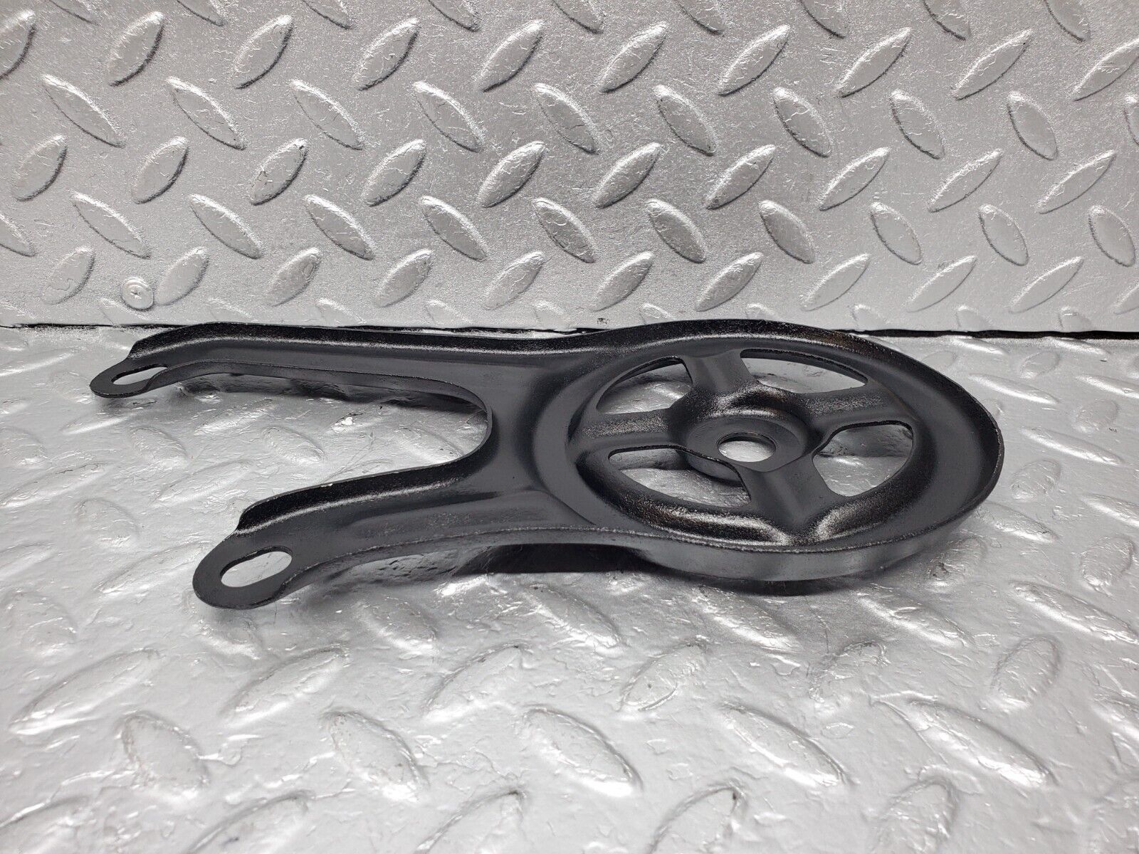 45920 Mercedes-Benz W126 420SE Rear Suspension Axle Mounting Bracket 2x