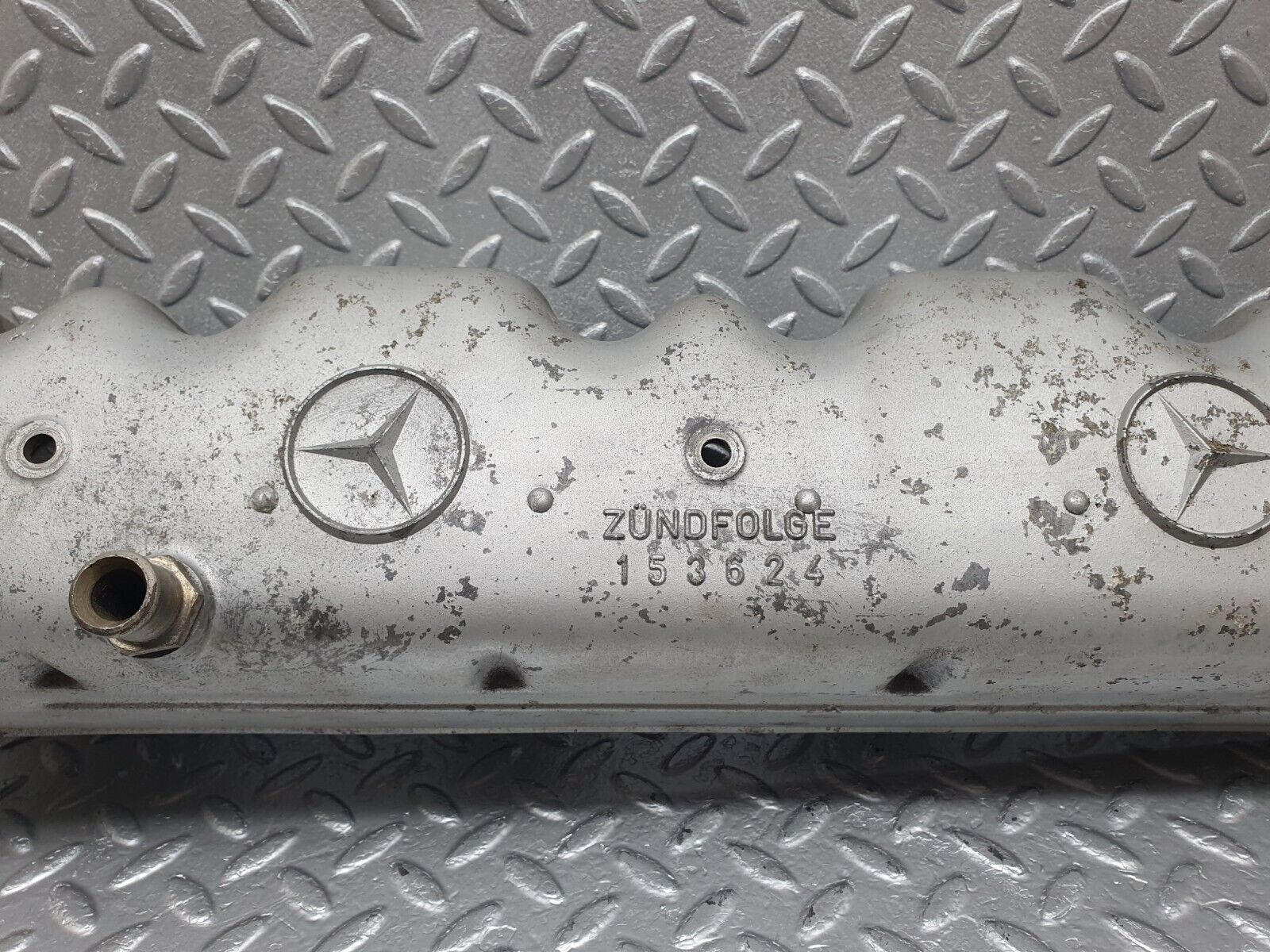 43388 Mercedes-Benz W108 280SE Cylinder Head Valve Cover 1300160005