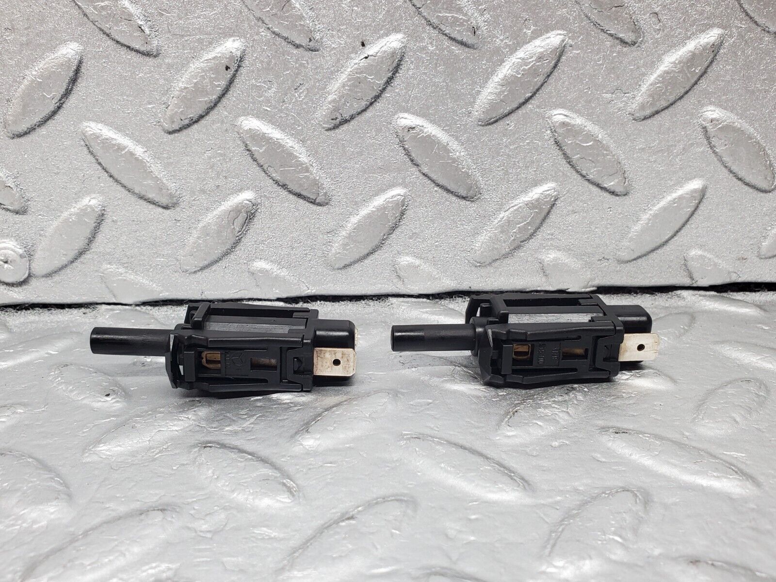 45886 Mercedes-Benz W126 420SE Door Contact Switch 2x 0015458714