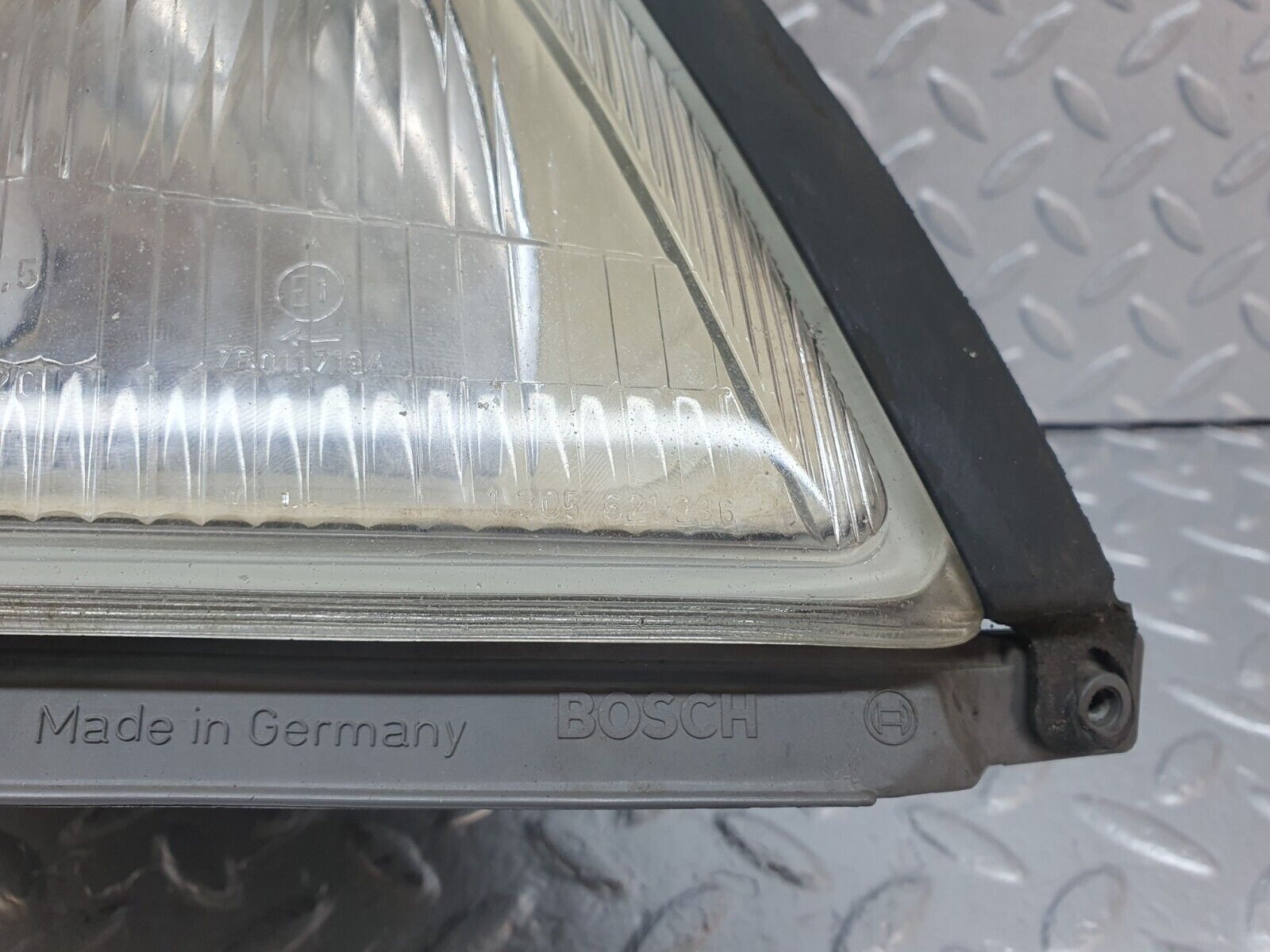 42402 Mercedes-Benz R129 320SL Coupe Headlight Bosch Right 0301090702 1305621236