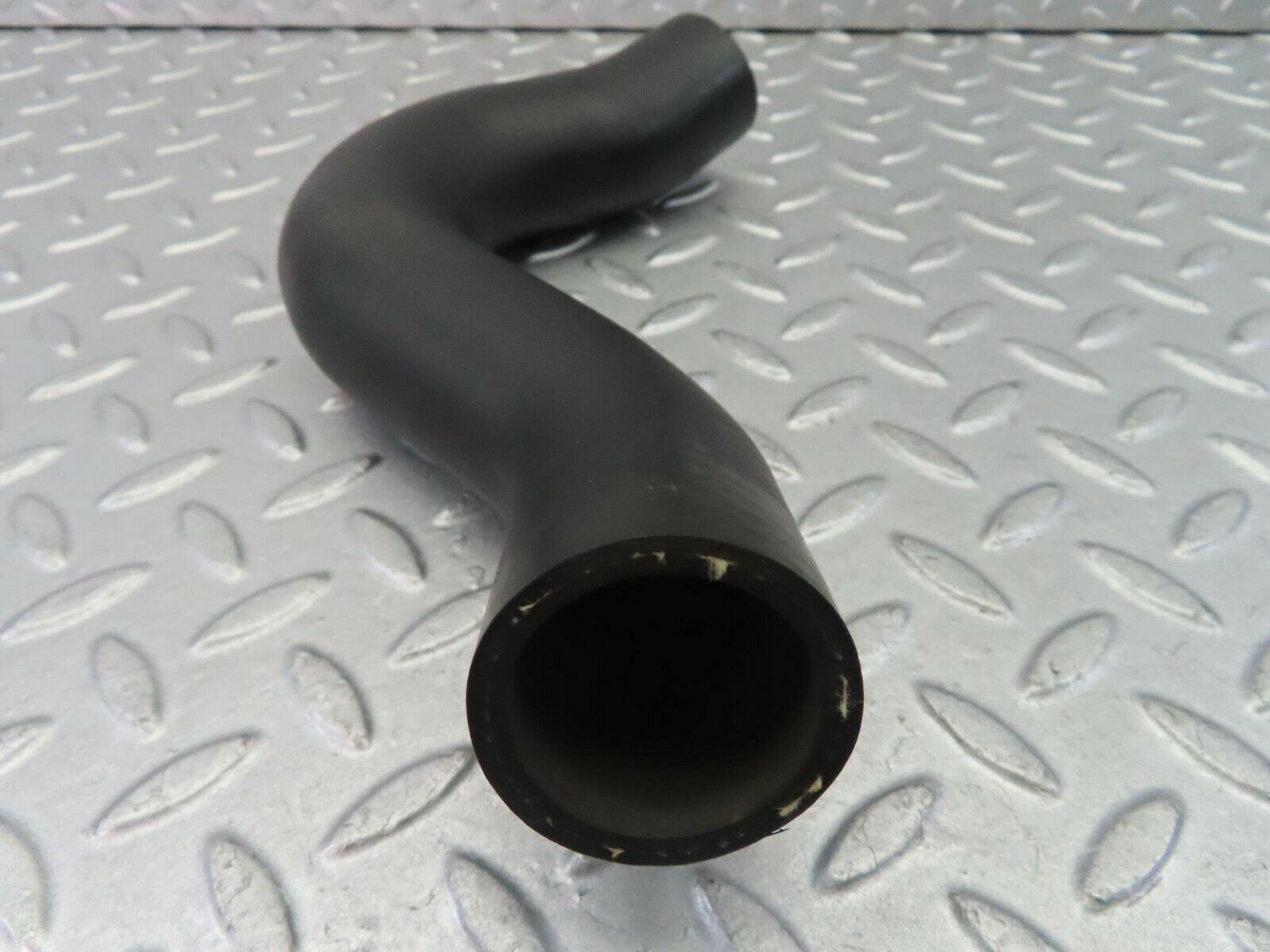 8532 Mercedes-Benz R107 Radiator Hose 1075011082
