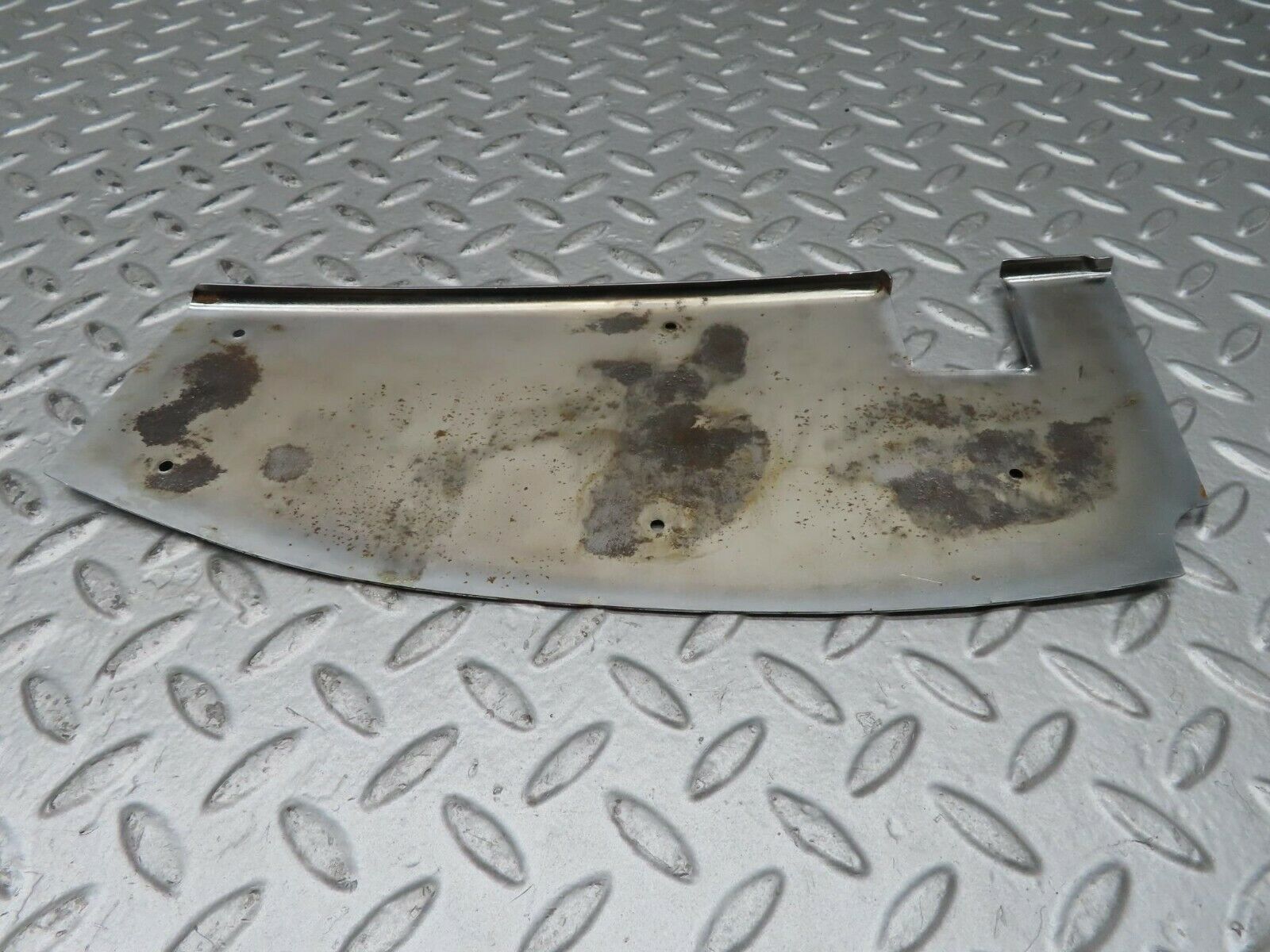 15620 Mercedes-Benz R107 450SL Left Door Chrome Trim