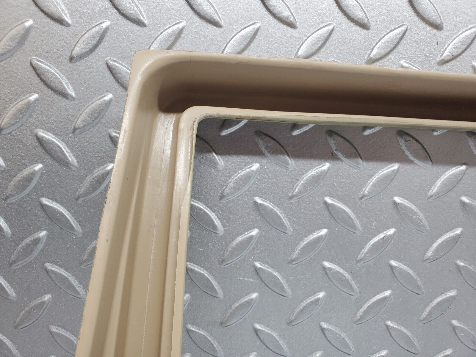 45862 Mercedes-Benz W126 420SE Rear Left Door Window Frame Cover 1267350571