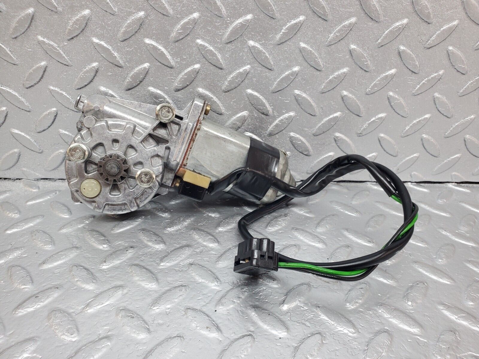 45763 Mercedes-Benz W126 420SE Rear Left Window Regulator Motor 0130821037