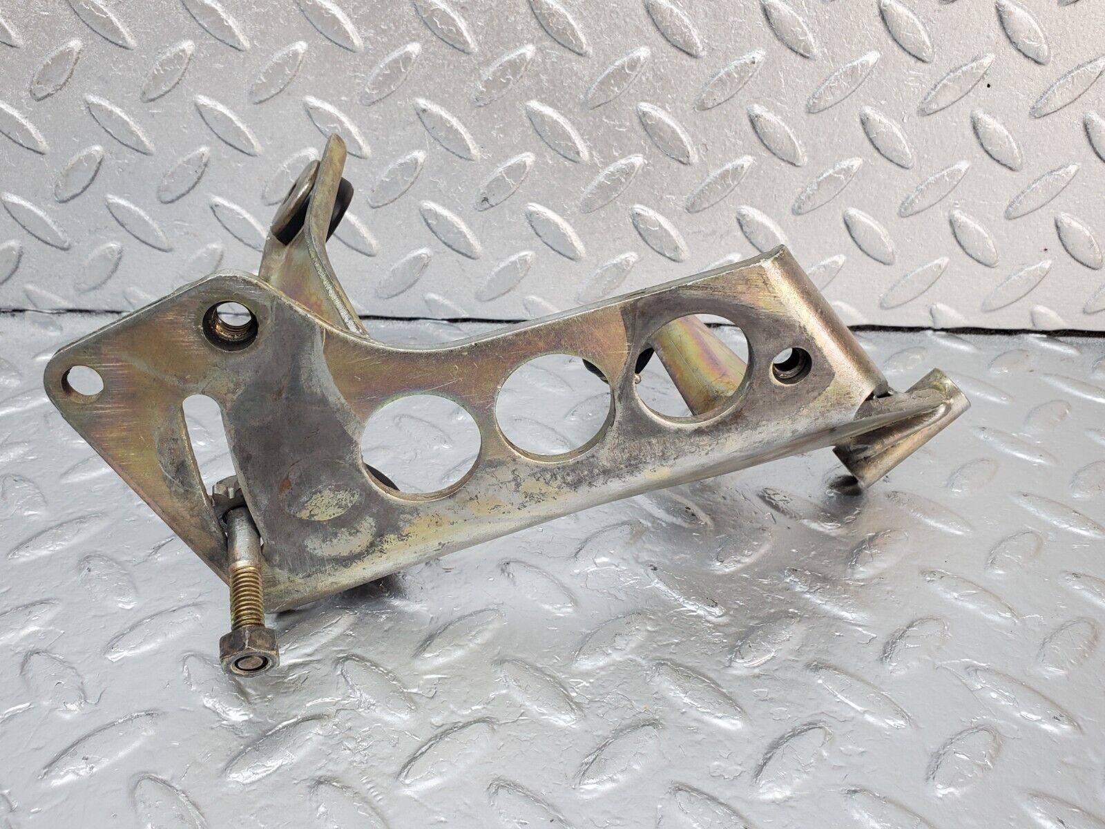 45368 Mercedes-Benz 280E M110.983 Power Steering Pump Bracket