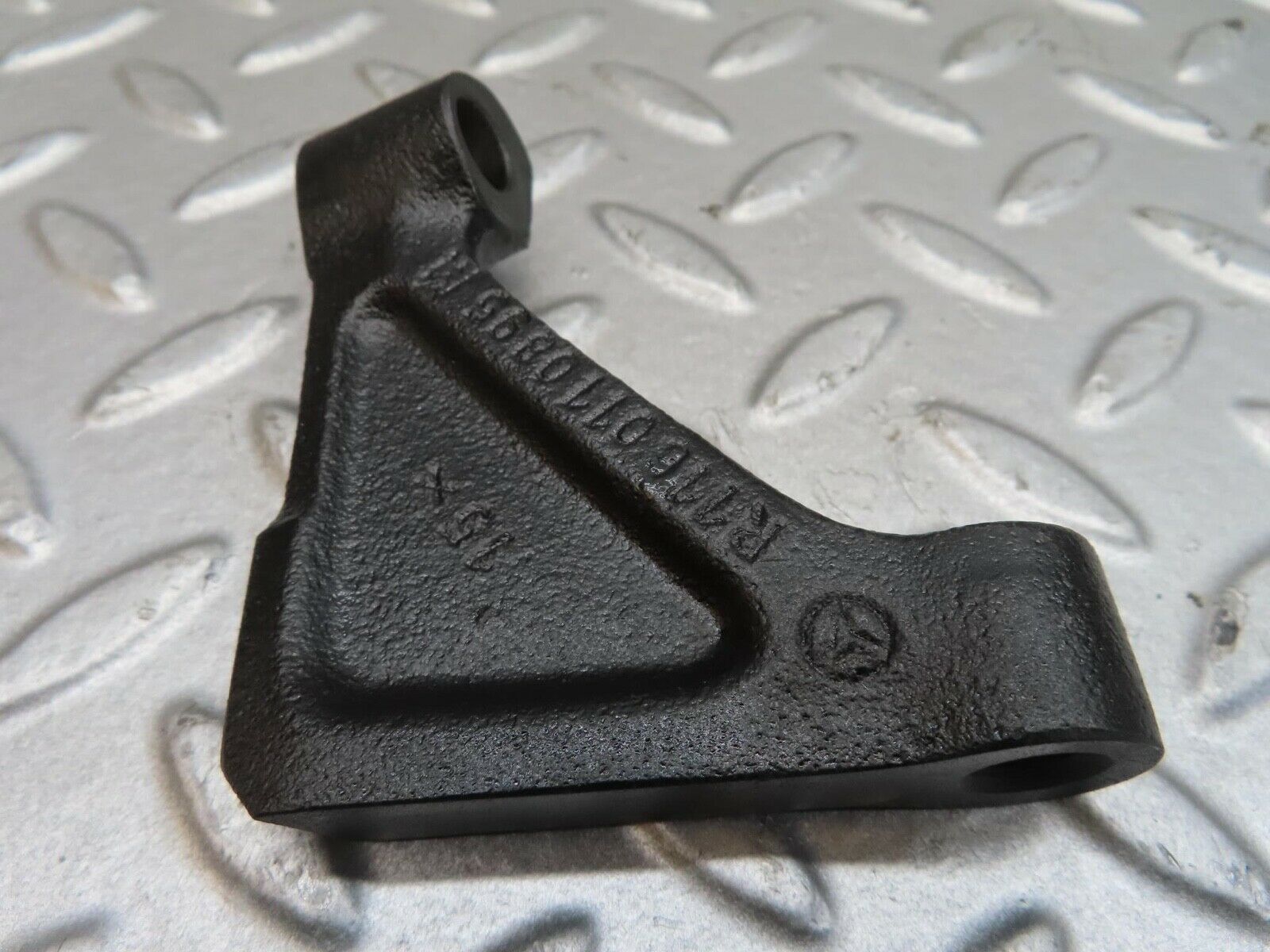 13789 Mercedes-Benz R107 450SL Engine Mount Bracket Pair 1160110895 1160110995