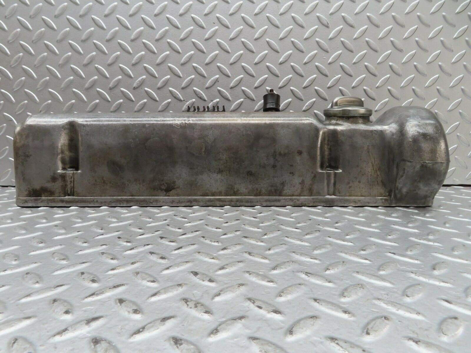 15666 Mercedes-Benz R107 450SL Cylinder Head Valve Cover Right Side 1160163305
