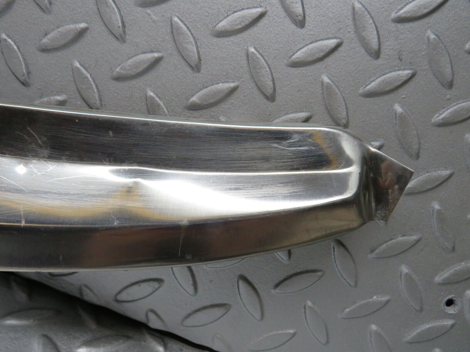 39168 Mercedes-Benz R107 500SL Windscreen Top Chrome Trim