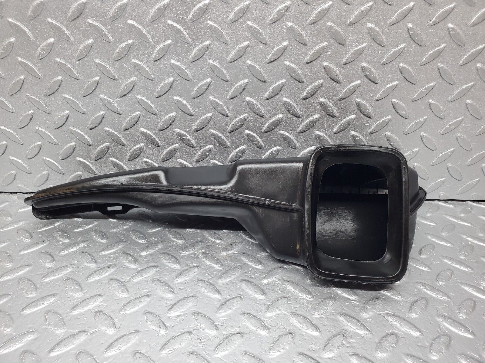 45915 Mercedes-Benz W126 420SE Dashboard Air Vent Duct 2x 1268300219 1268300119