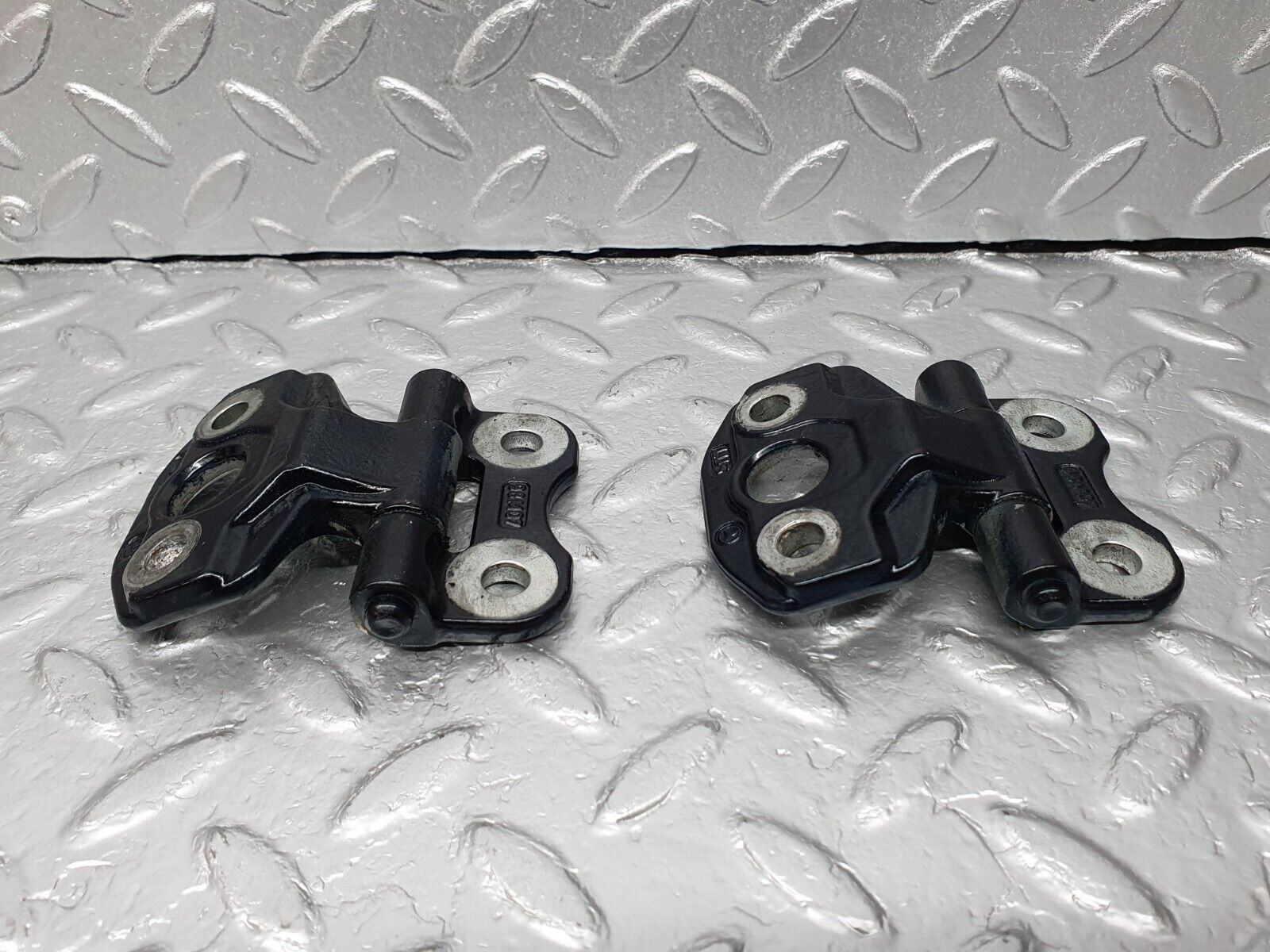 41868 Mercedes-Benz W202 C200 Front Door Hinge Right