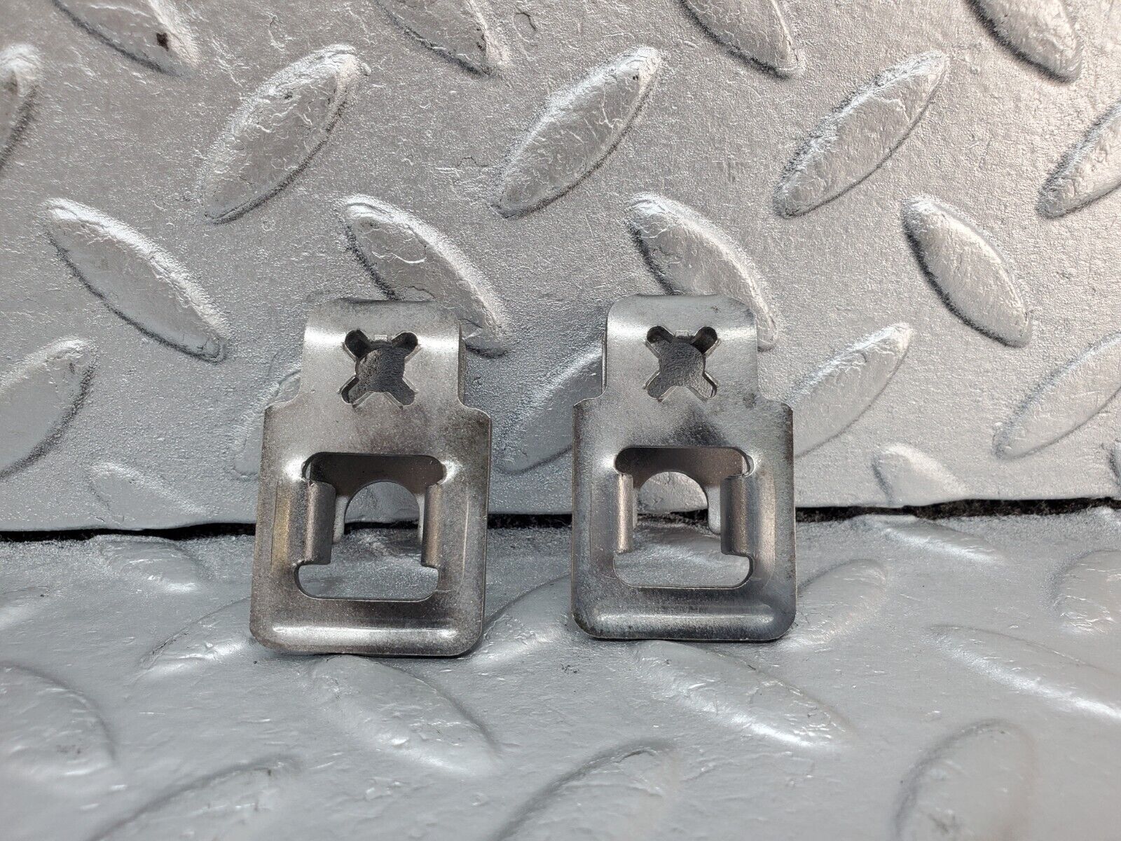 45225 Mercedes-Benz R129 300SL Coupe Fuel Injector Bracket 2x