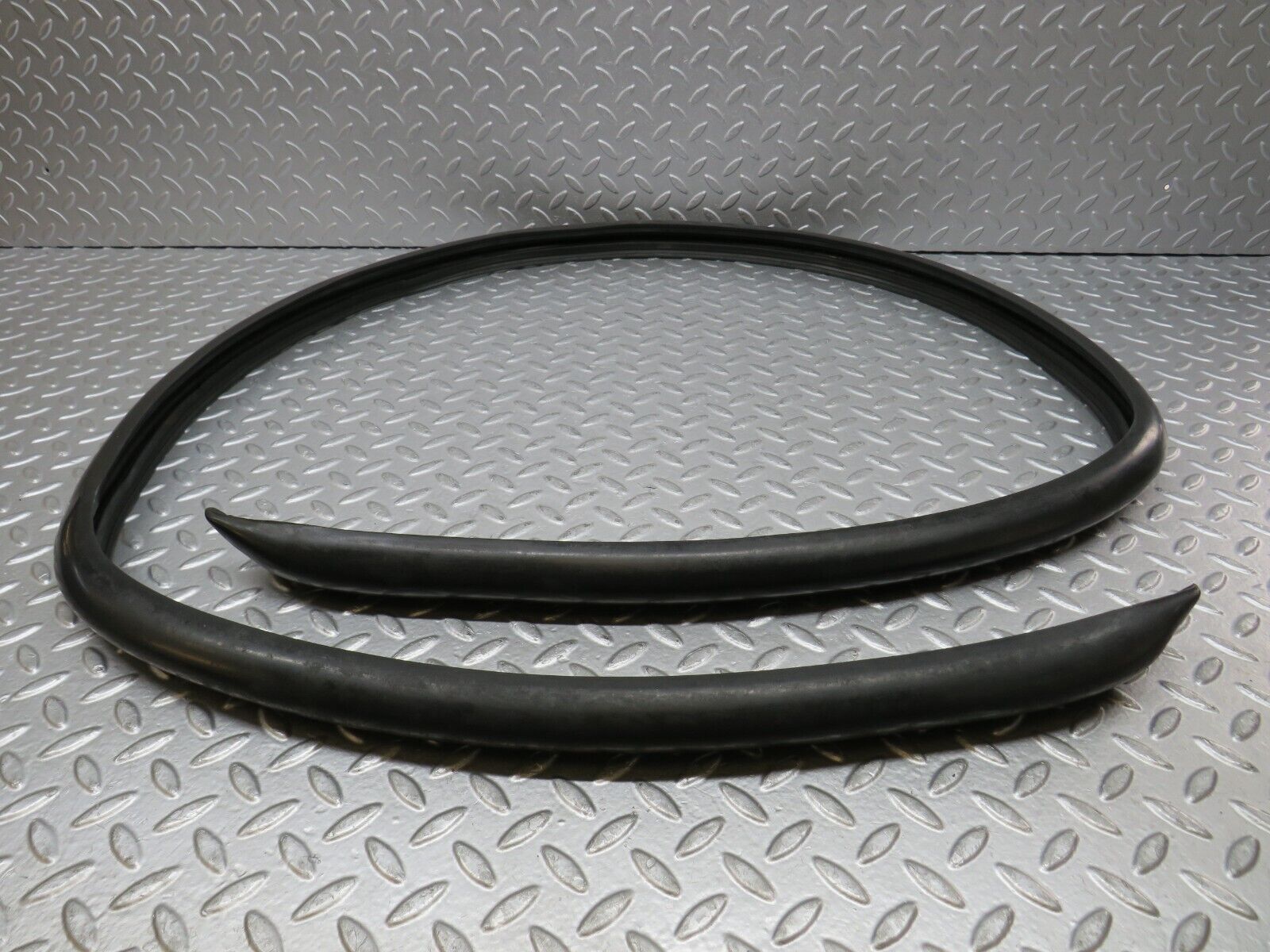 35628 Mercedes-Benz R107 280SL Rear Bumper Rubber