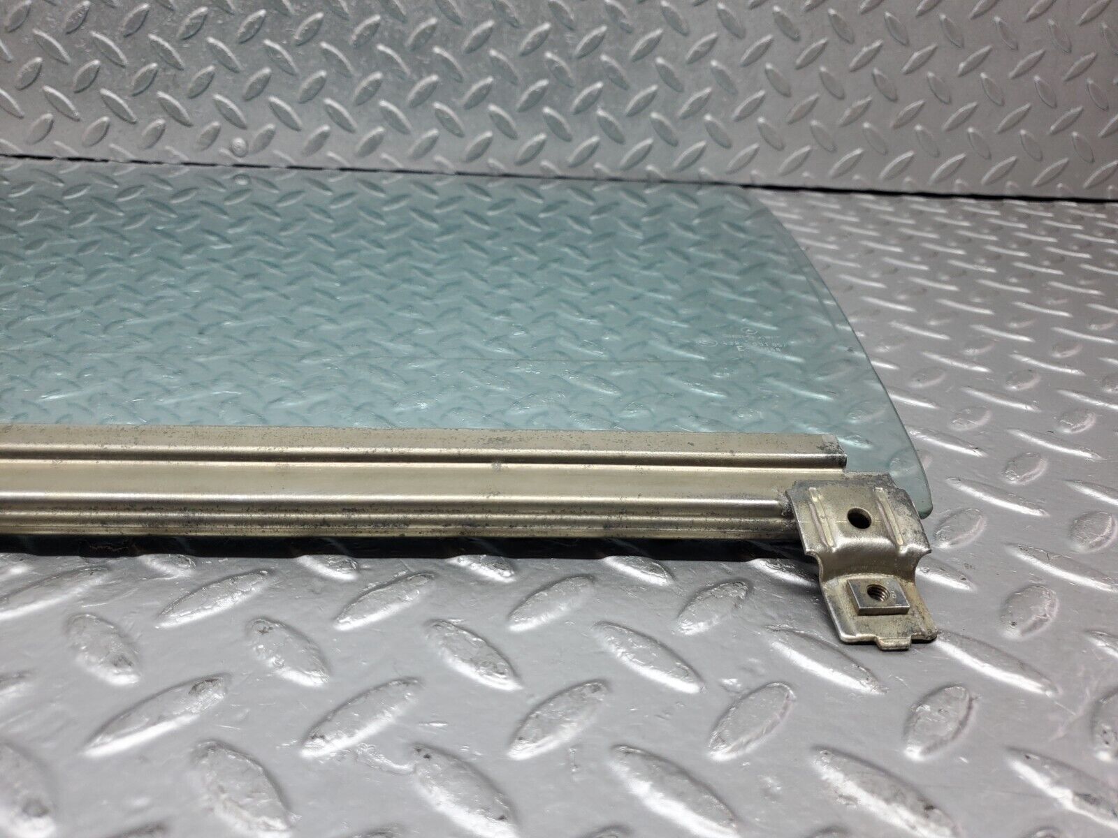 44365 Mercedes-Benz W123 280E Front Left Door Window Glass