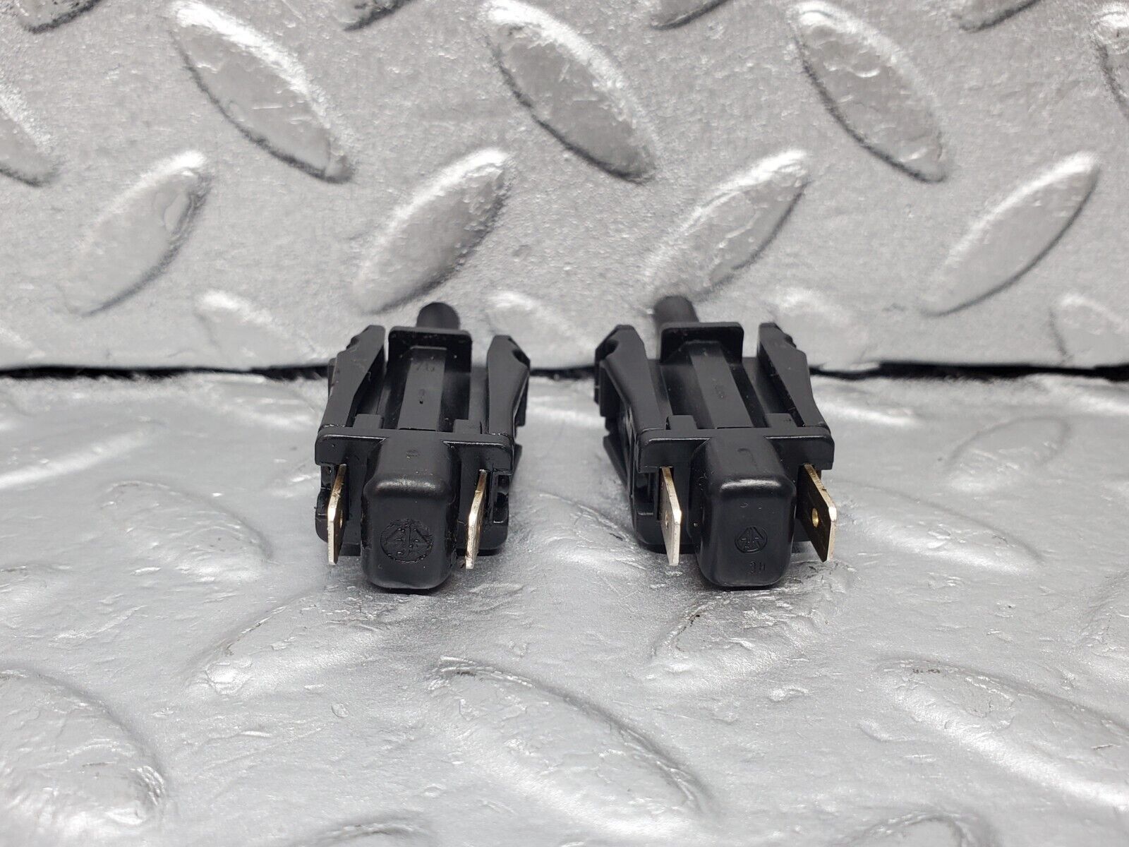 45887 Mercedes-Benz W126 420SE Door Contact Switch 2x 0015458714