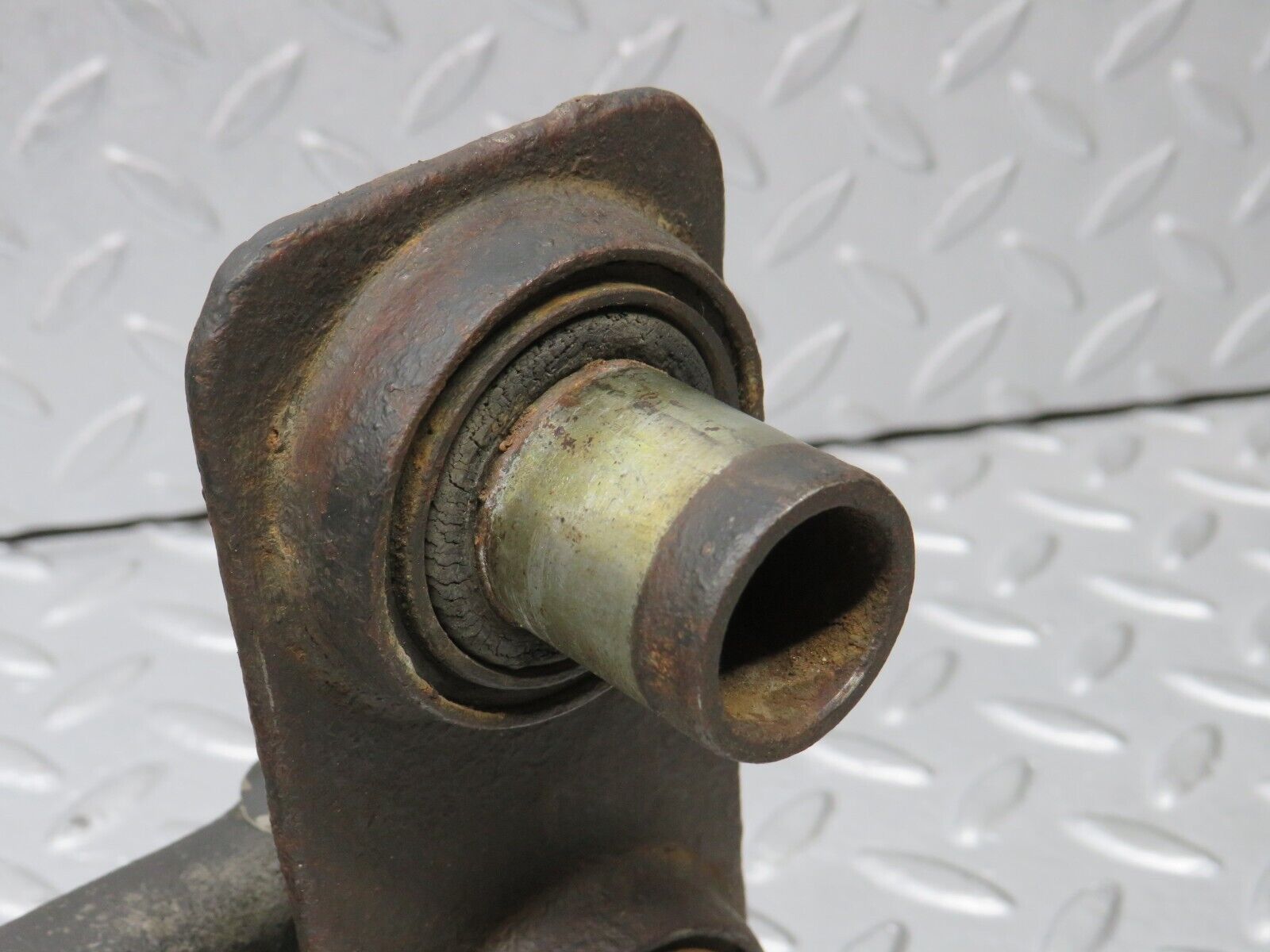 39313 Mercedes-Benz R107 500SL Trailing Arm Control Arm Rear Left 1263520404