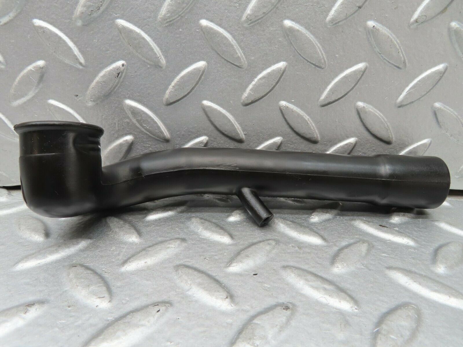 15686 Mercedes-Benz R107 450SL Crankcase Breather Hose 1160940791