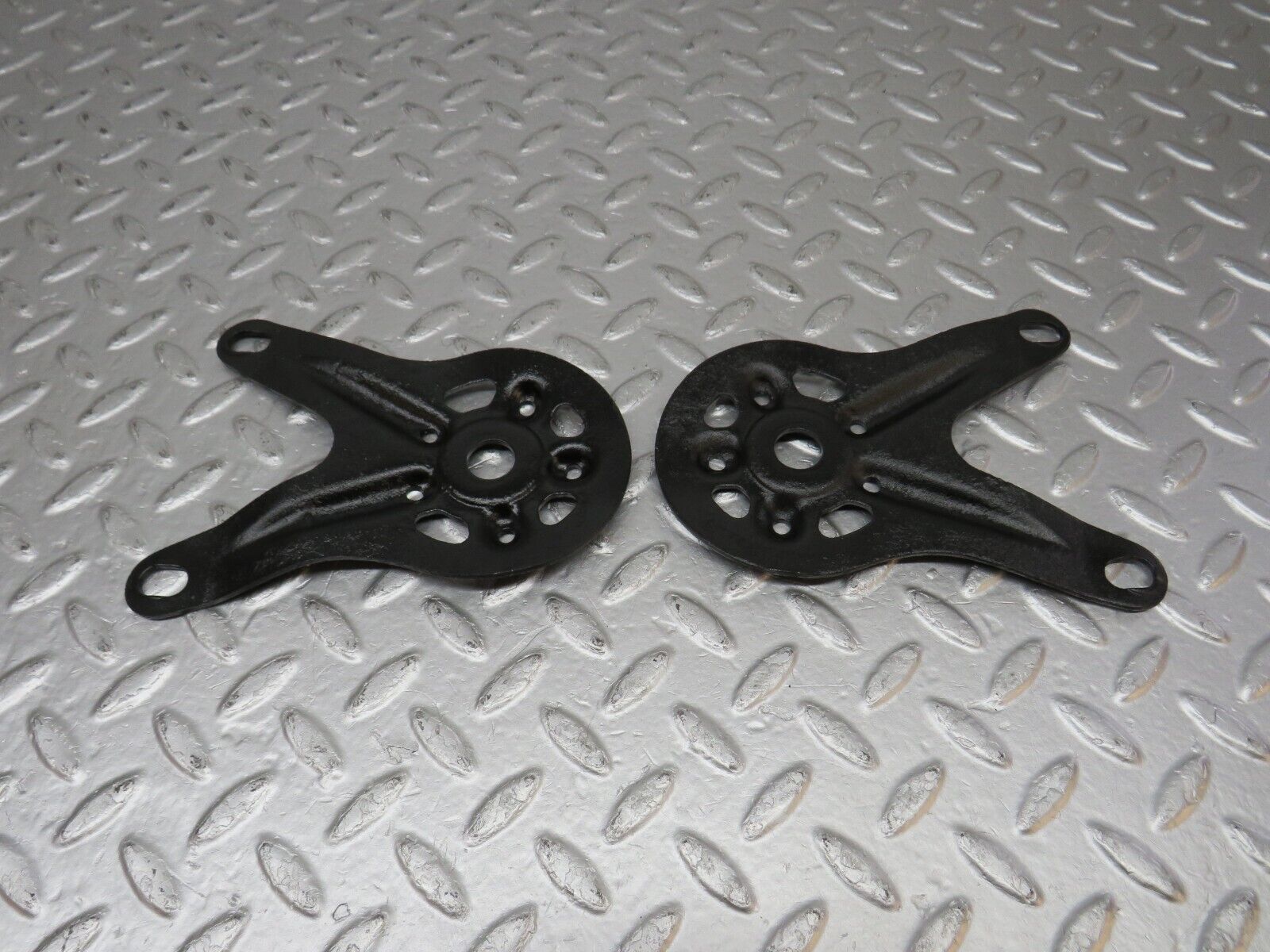 39931 Mercedes-Benz R107 350SL Rear Suspension Axle Mounting Bracket