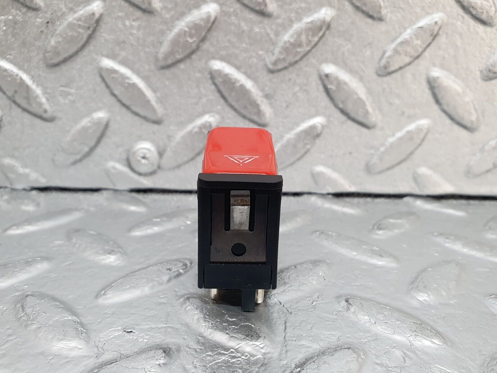 44112 Mercedes-Benz C123 230CE Coupe Hazard Warning Light Switch 0008209010