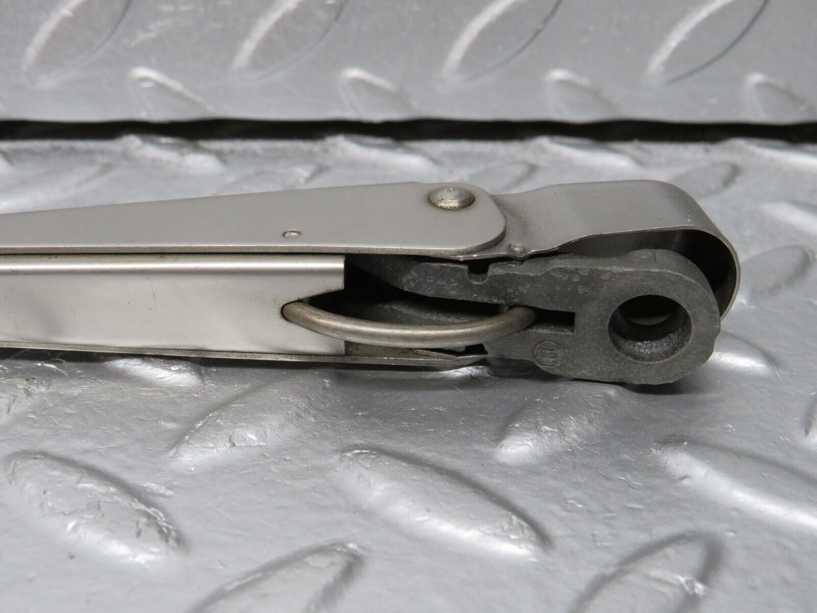 39982 Mercedes-Benz R107 350SL Windscreen Wiper Arm Left Side