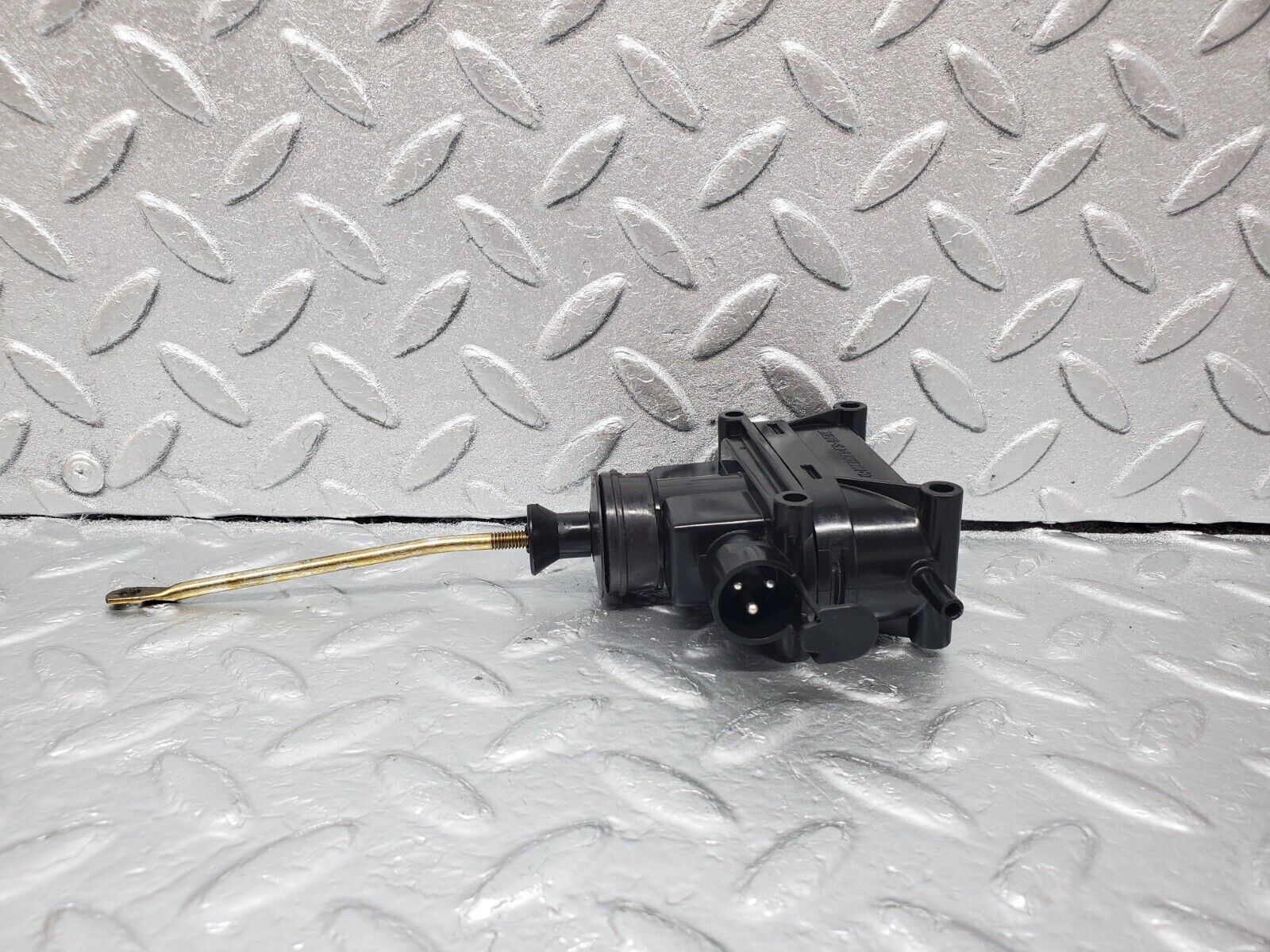 45642 Mercedes-Benz W126 420SE Front Left Door Lock Vacuum Actuator