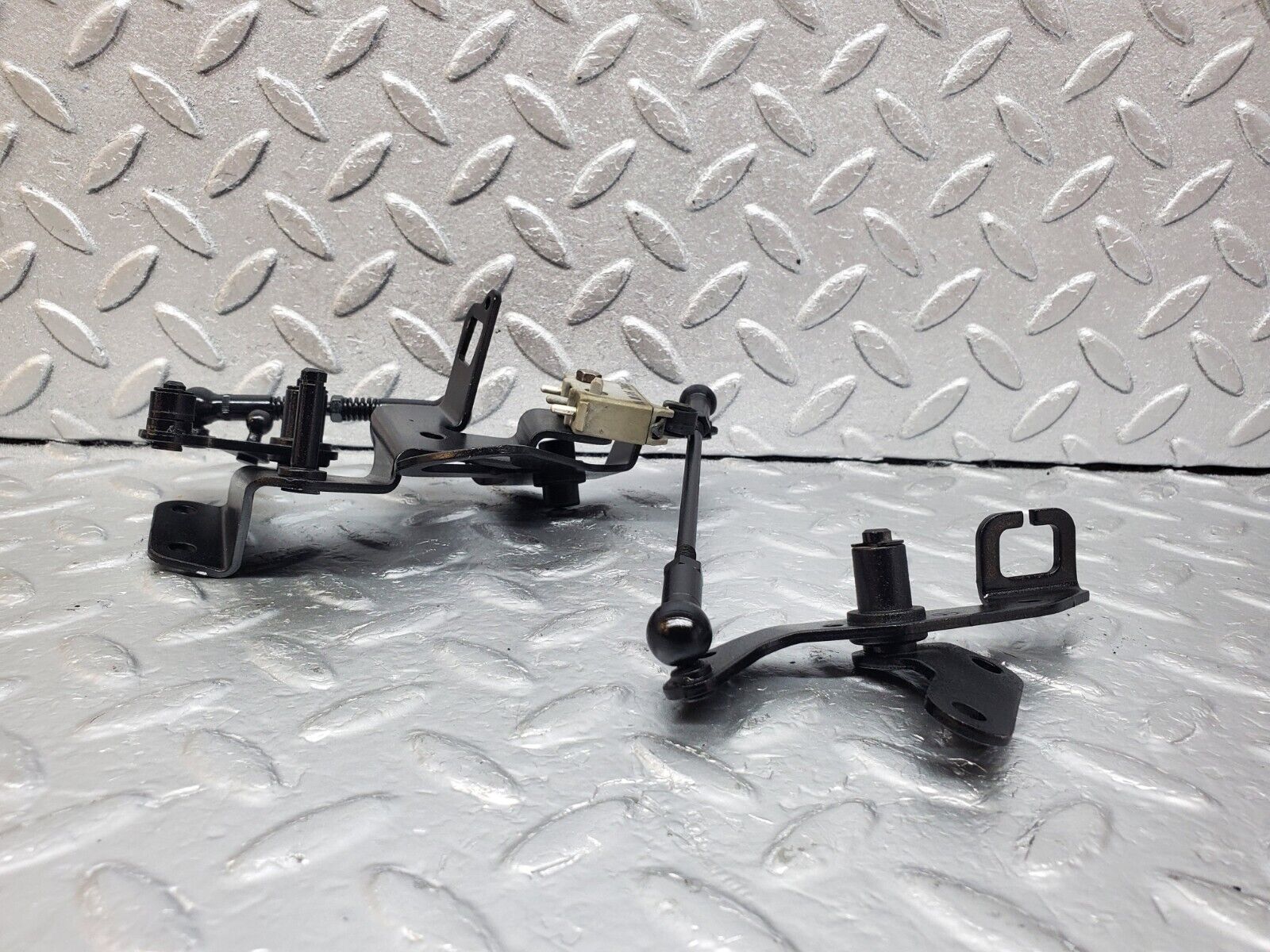 45210 Mercedes-Benz R129 300SL Coupe Throttle Linkage 0025456814