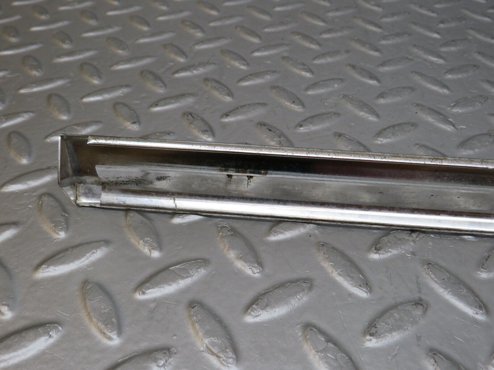 35374 Mercedes-Benz R107 280SL Right Door Chrome Trim