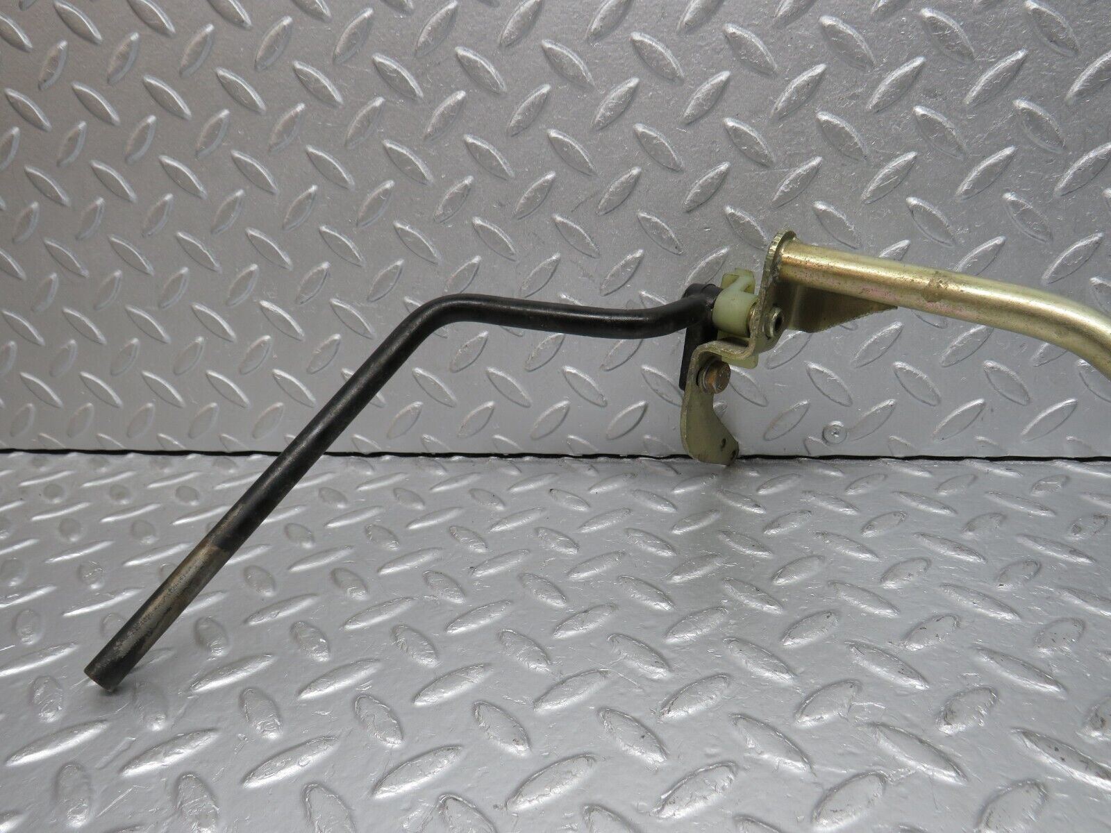 39215 Mercedes-Benz R107 500SL Accelerator Pedal Linkage