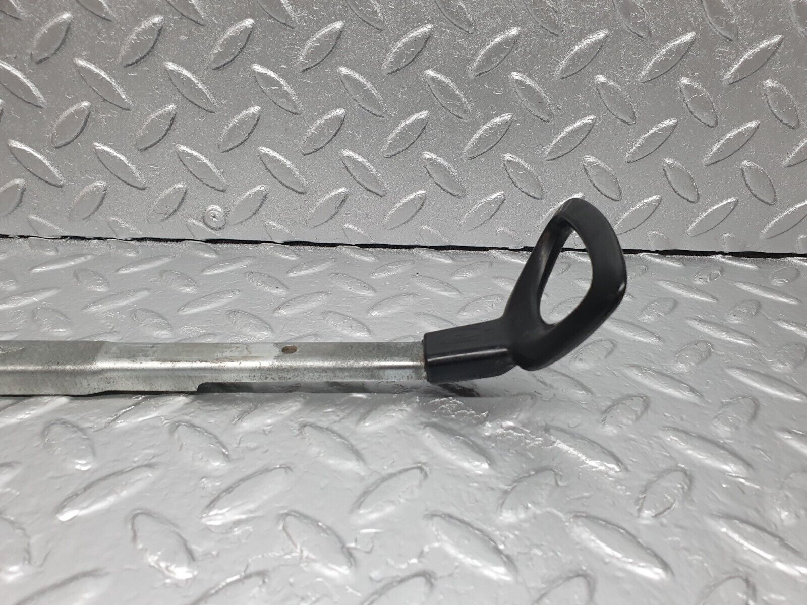 43095 Mercedes-Benz W108 280SE Front Right Seat Side Sliding Adjust Handle