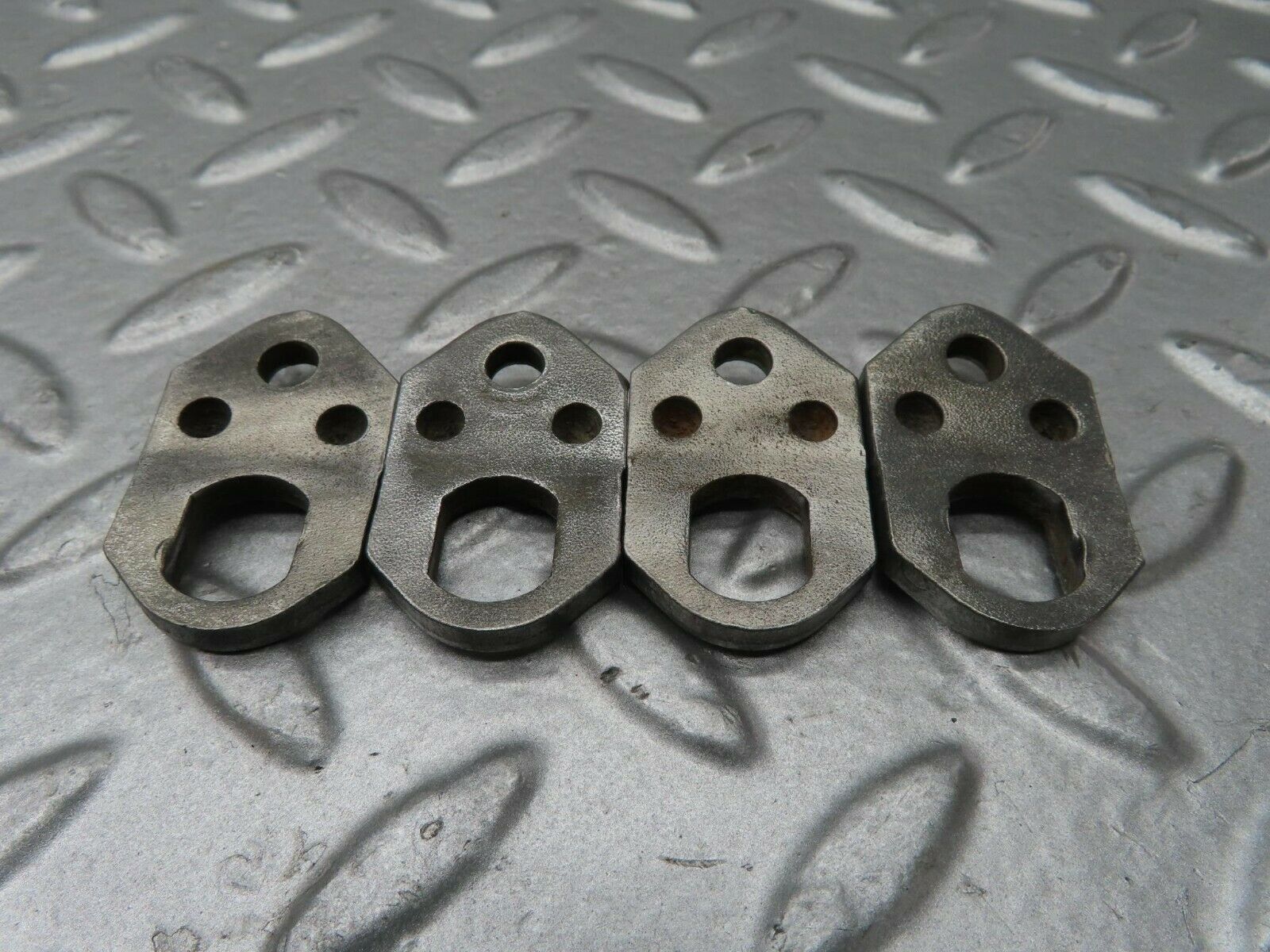 15635 Mercedes-Benz R107 450SL Fuel Injector Bracket 4pcs