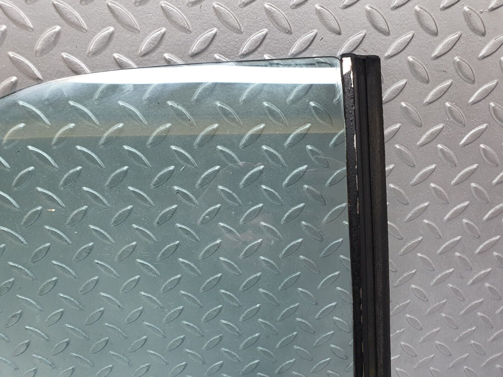 43758 Mercedes-Benz C126 380SEC Coupe Rear Right Window Glass