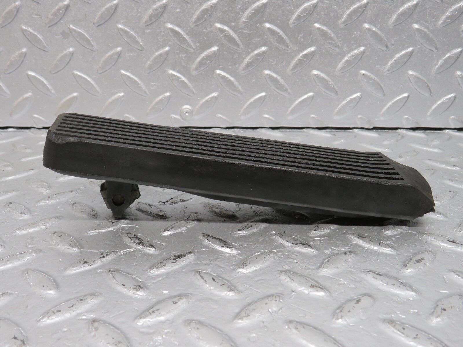 40111 Mercedes-Benz R107 350SL Accelerator Pedal With Rubber 1163010182