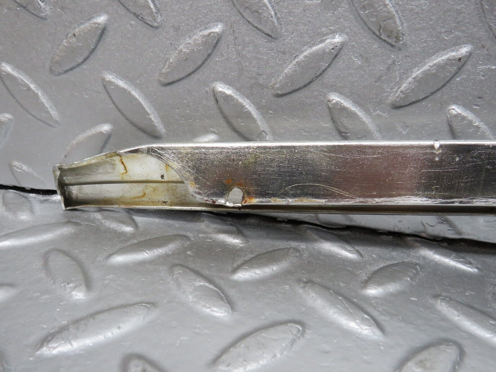 39860 Mercedes-Benz R107 350SL Hardtop Chrome Trim Left Side