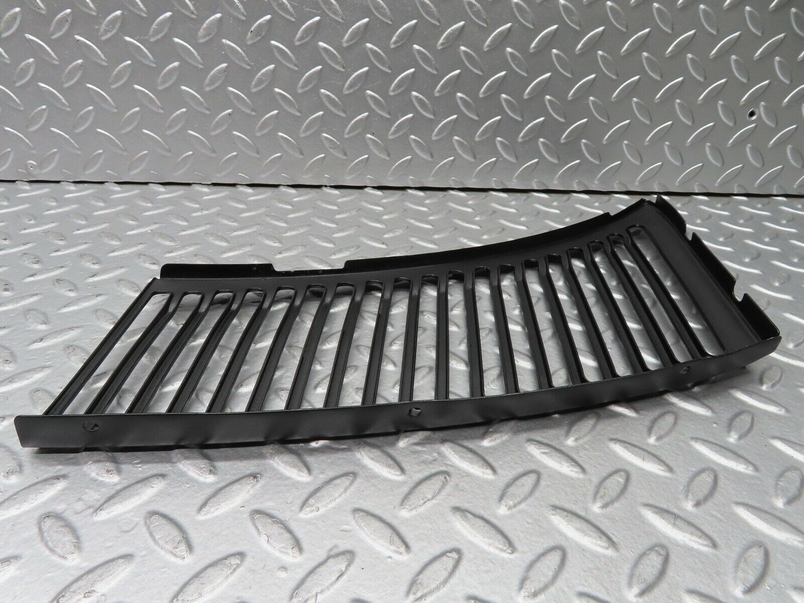 20863 Mercedes-Benz R107 450SL Air Intake Grill Right Side