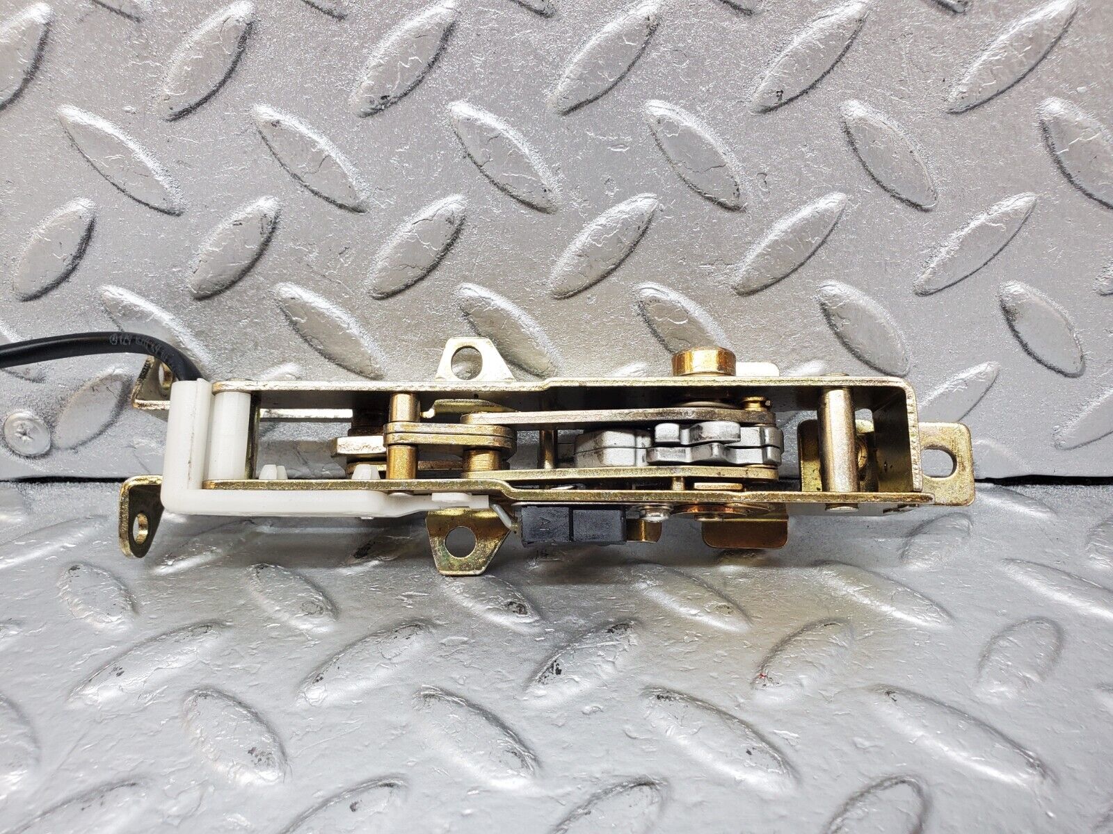 44984 Mercedes-Benz R129 300SL Coupe Soft Top Lock Latch Right Side 1298000874