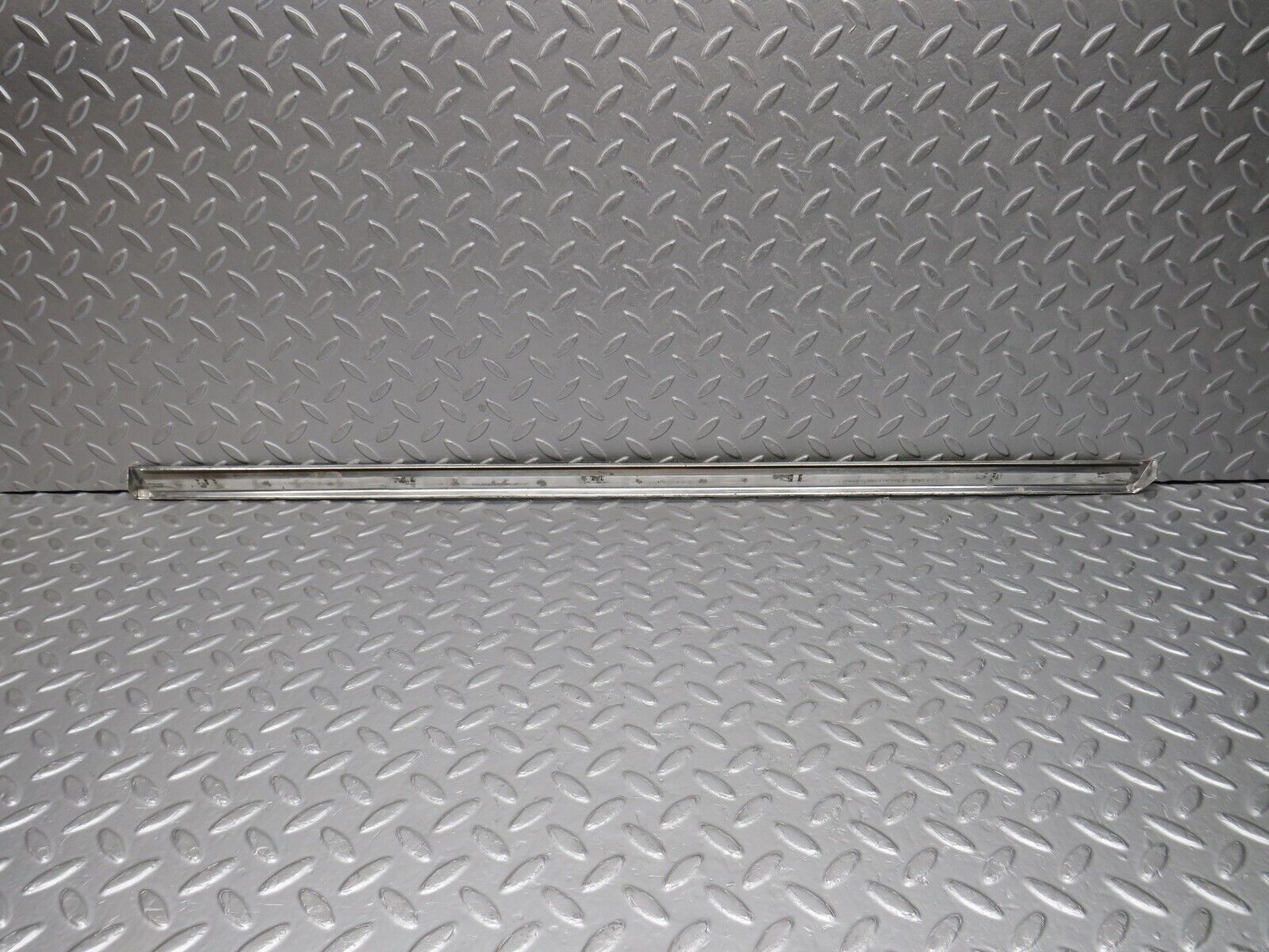 39107 Mercedes-Benz R107 500SL Right Door Chrome Trim